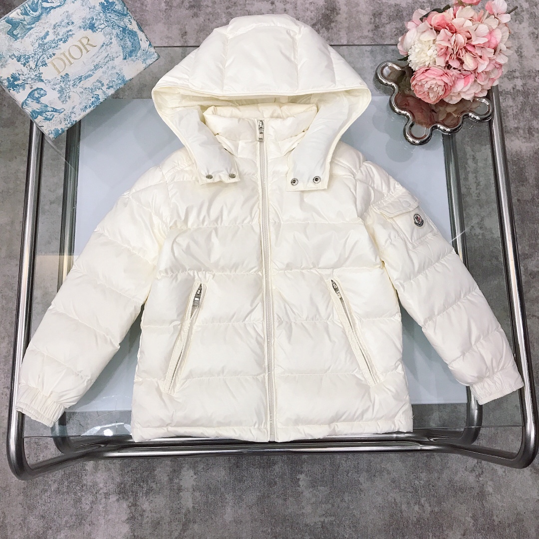 NO:578878,[Ready stock] Size-160cm size--130-140-150-160 'Long-term availability' Moncl* autumn and winter classic 'Maya' down jacket, same style for men and women, YB quality!  The shape is very correct, super good-looking, warm, comfortable and versatile. Upgraded quality version ~ Selected high-quality national standard 90 white duck down filling, high fluffiness, no-wash material, excellent windproof, coldproof and warmth retention, all accessories and hardware are customized one-to-one by YB, high-end quality!  The version is on point, fashionable and popular style, suitable for any figure, the upper body effect is great, it is ok to give to others and wear for yourself. Must buy super value ~ Color: pink, white, black, maroon, green, suitable for 105cm～155cm, clothes, down jacket,19860909【现货发】 尺码-160cm  size--130-140-150-160《长期有货》  Moncl*秋冬经典款 “玛雅”羽绒服 男女同款,YB品质！版型非常正 超高颜值 保暖舒适百搭爆款 品质升级版～ 精选优质国标90白鸭绒填充 蓬松度高 免洗材质,防风防寒保暖性极佳,所有配件五金都是YB一比一定制 高端品质！版型正点 时尚流行的款式风格 适合任何身材,上身效果超赞,送人自穿都很ok 必收超值款 ～ 颜色粉色 白色 黑色 枣红色 绿色 适合105cm～155cm,衣服,down jacket,,Children's