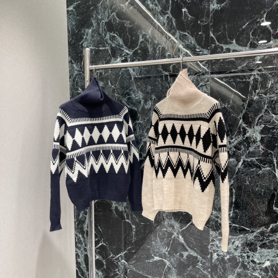 Ｄ家 25秋冬新款 菱格提花针织毛衣 长袖毛衣剪裁密实针织御寒防风领口袖口宽螺纹包边与衣摆相呼应胸前菱格