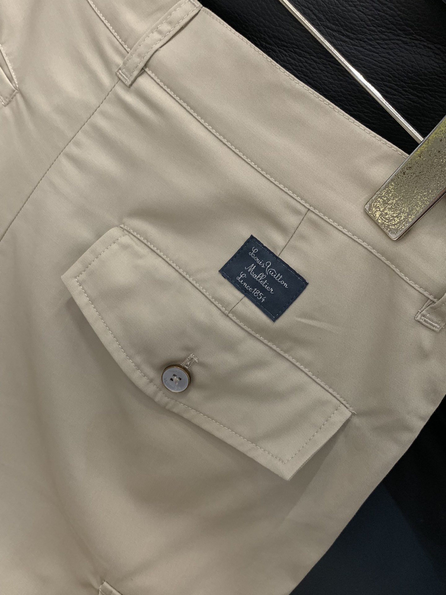 Louis Vuitton 2025 Women's Beige Cargo Pants with Embroidered Logo Detail 7 i1759740027 8278 5