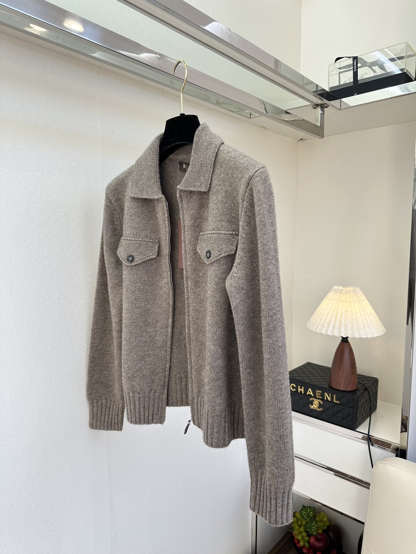 25 F LP的最新品 软糯的羊绒材质 气质翻领假口袋装饰 真的很高级² ●SIZE SmL●