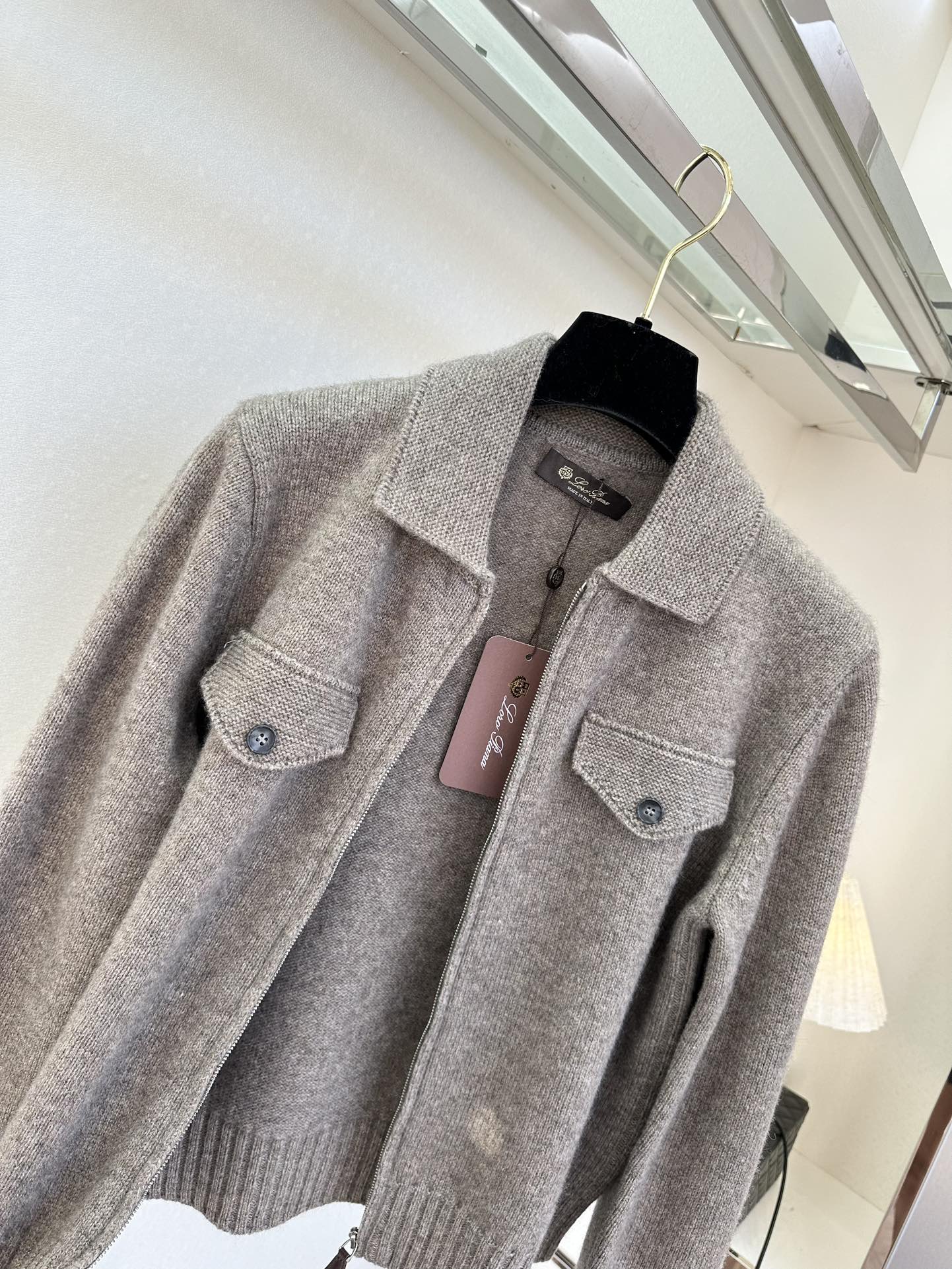 25 F LP的最新品 软糯的羊绒材质 气质翻领假口袋装饰 真的很高级² ●SIZE SmL●