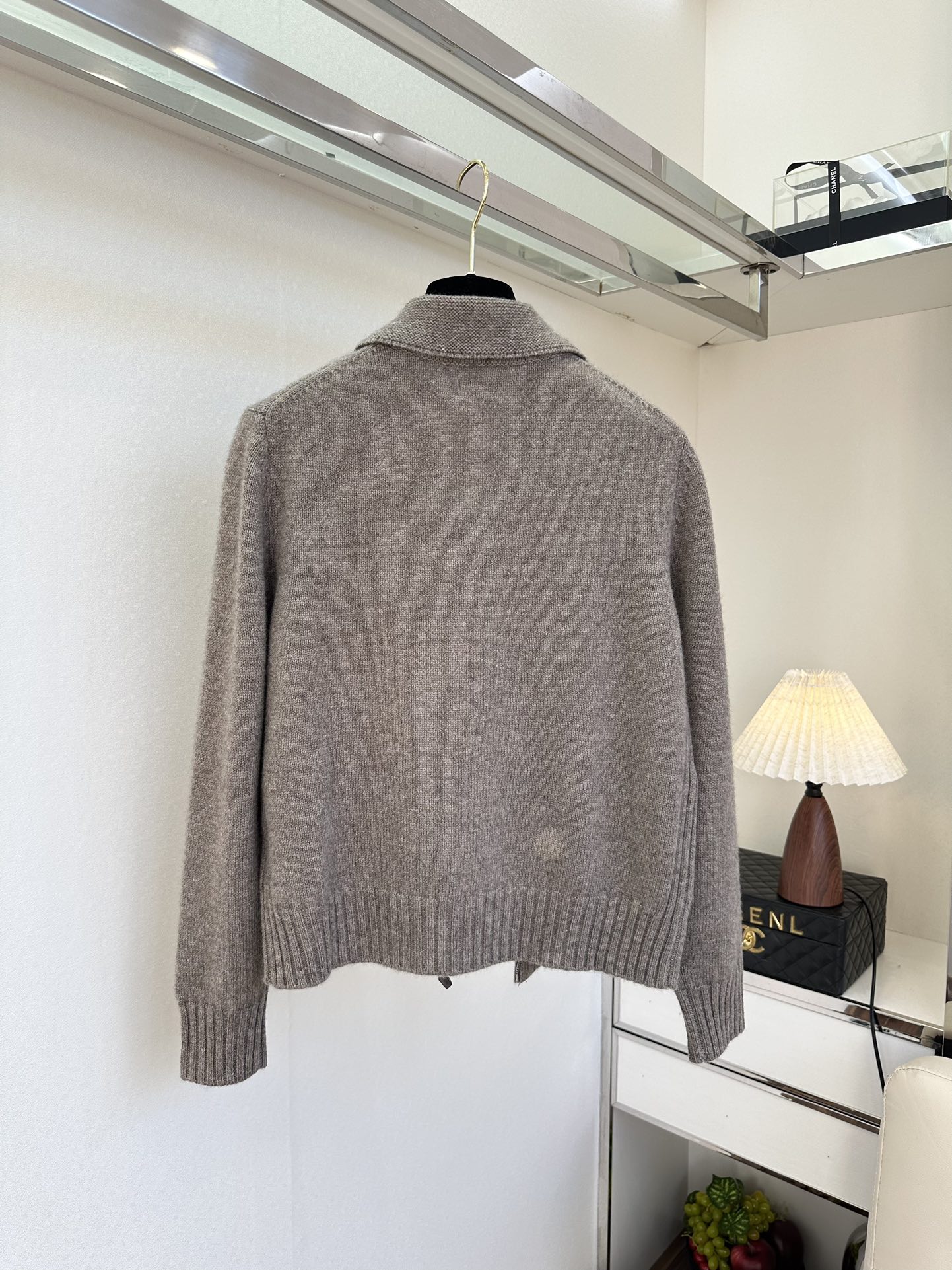 25 F LP的最新品 软糯的羊绒材质 气质翻领假口袋装饰 真的很高级² ●SIZE SmL●