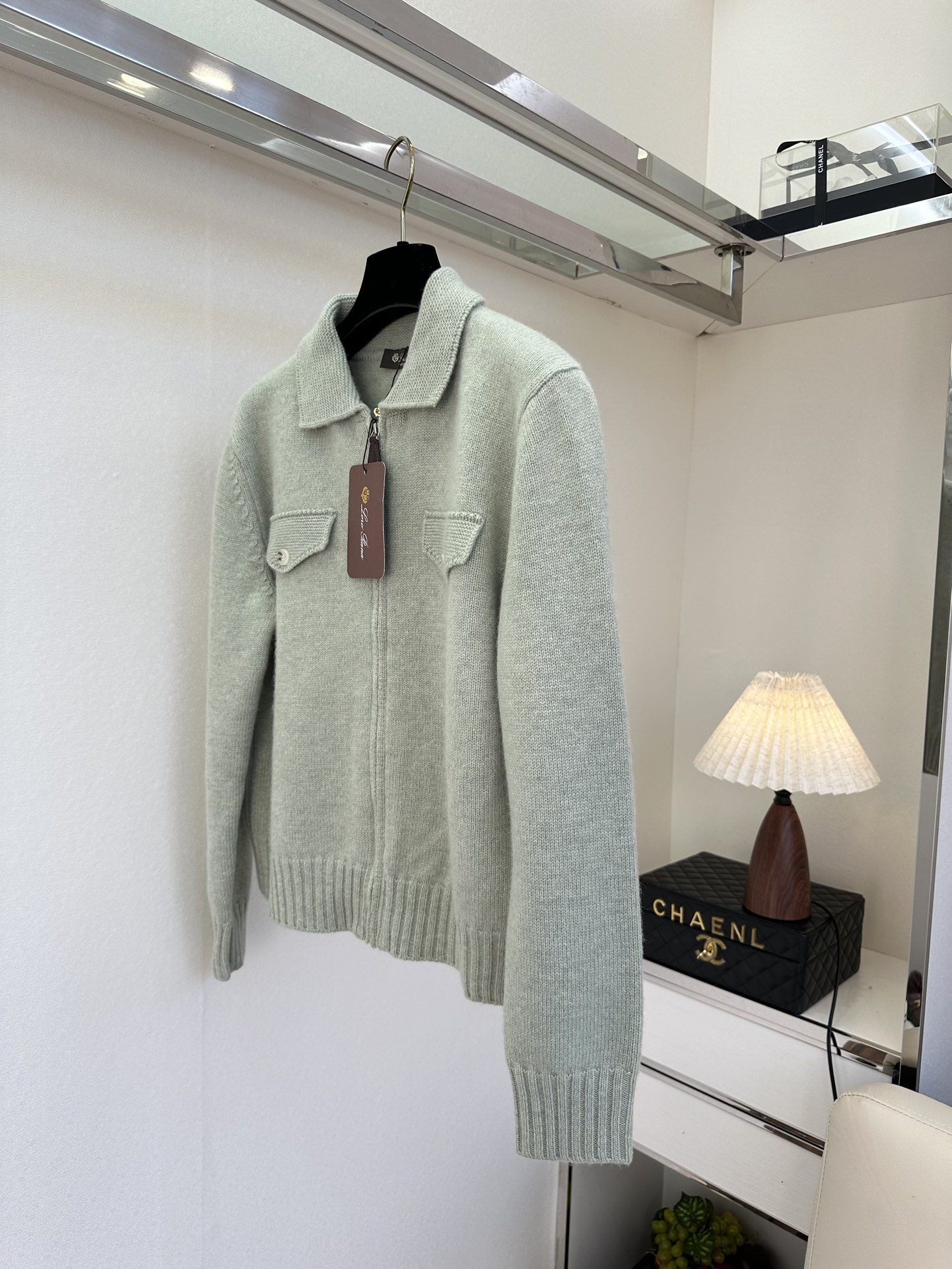 25 F LP的最新品 软糯的羊绒材质 气质翻领假口袋装饰 真的很高级² ●SIZE SmL●