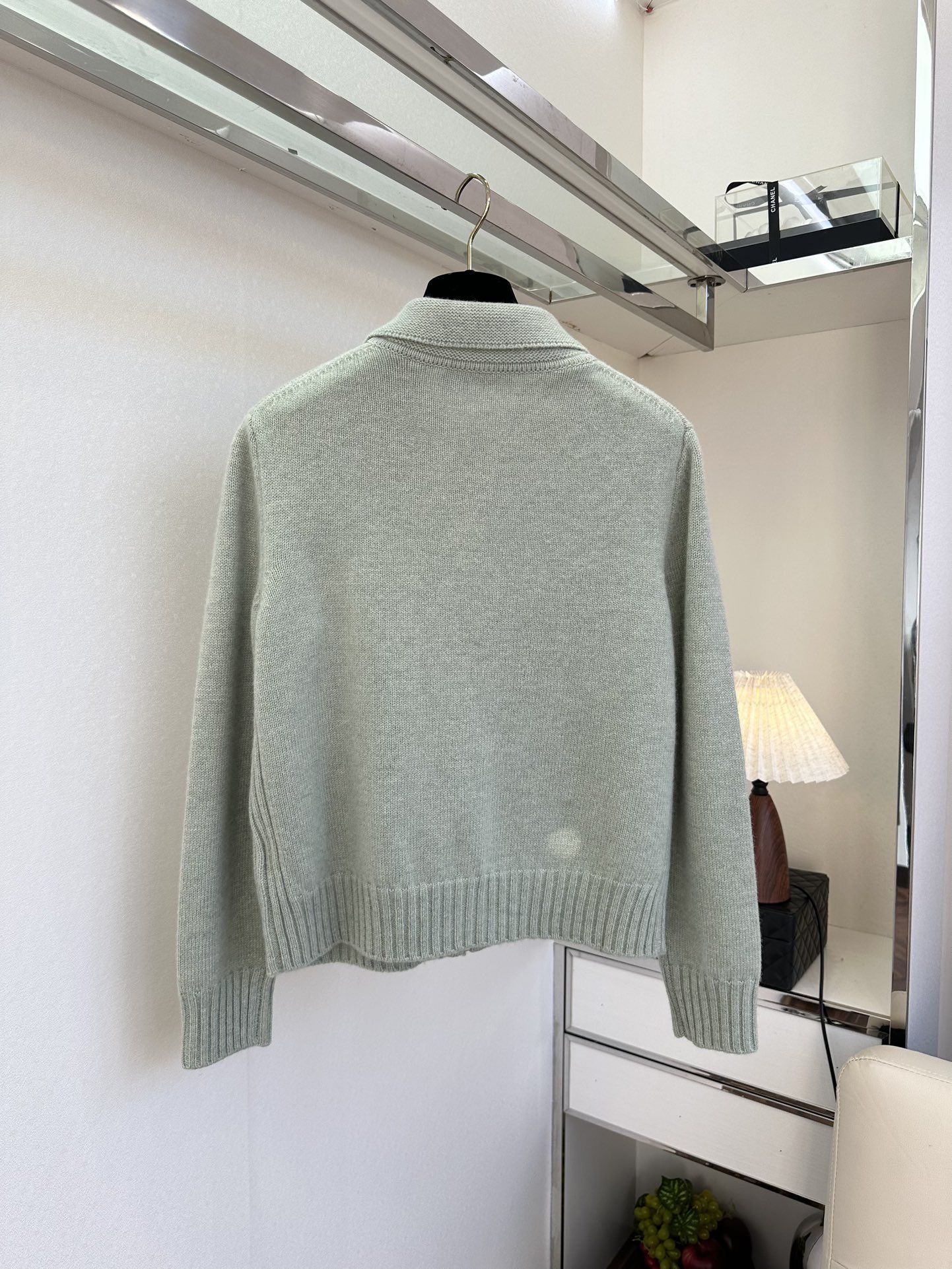 25 F LP的最新品 软糯的羊绒材质 气质翻领假口袋装饰 真的很高级² ●SIZE SmL●