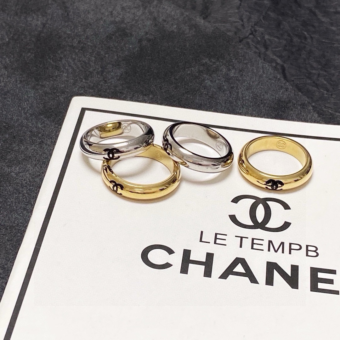 NO:555867,Xiaoxiangfeng Chanel glossy fashion series styling ring!  A must-have item for summer that you can’t help but want to praise as soon as you wear it. It has a simple design, is super delicate and looks white, I just love it!  It can also be stacked with other styles, super versatile ~ sizes 6-7-8, fine jewelry, chanel, ring19860909小香风Chanel亮面时尚系列造型戒指！夏天必备款一戴就忍不住想夸的一款,简约的设计,超精致又显手白,简直爱了！又可以跟其他款式叠搭一起,超级百搭～码数6-7-8码,饰品精品,chanel,ring,Jewelry