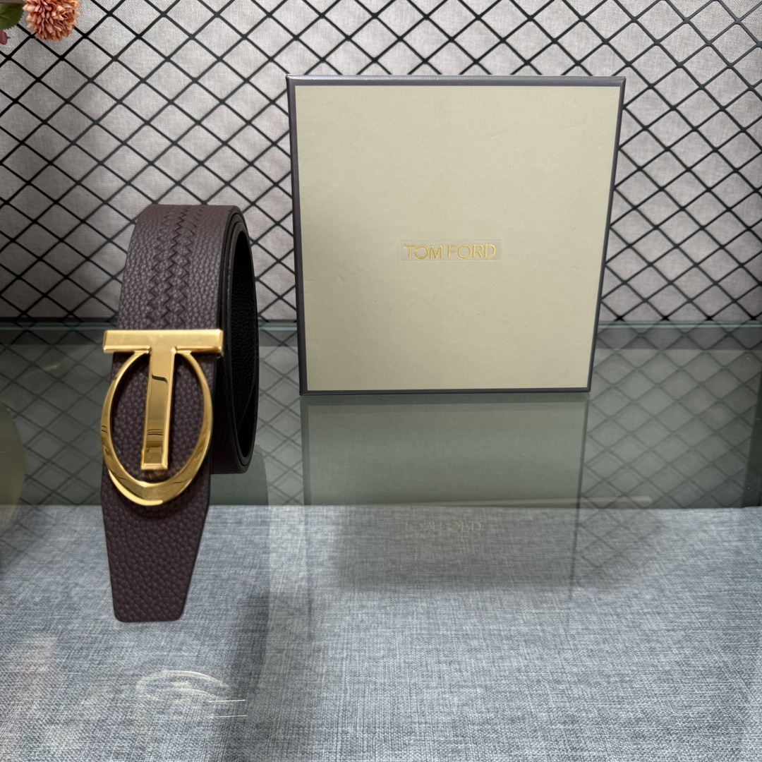 汤姆福特最新网红爆款双面头层牛皮专柜同步3.8宽新款上市了，原版牛皮，搭配铜扣，优雅，大方用的方便。谢谢