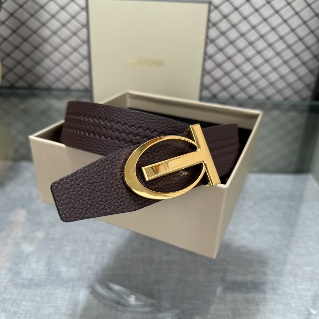 汤姆福特最新网红爆款双面头层牛皮专柜同步3.8宽新款上市了，原版牛皮，搭配铜扣，优雅，大方用的方便。谢谢