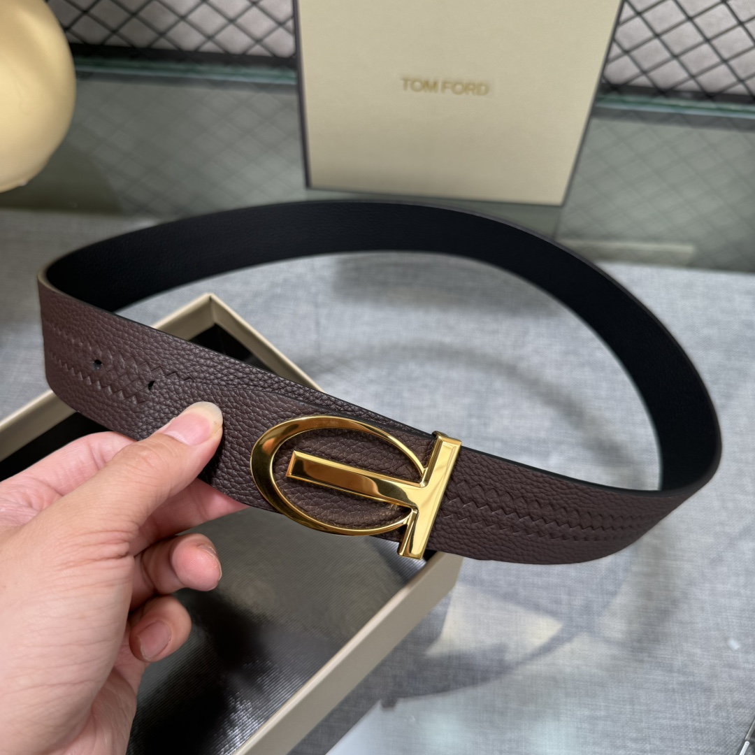 汤姆福特最新网红爆款双面头层牛皮专柜同步3.8宽新款上市了，原版牛皮，搭配铜扣，优雅，大方用的方便。谢谢