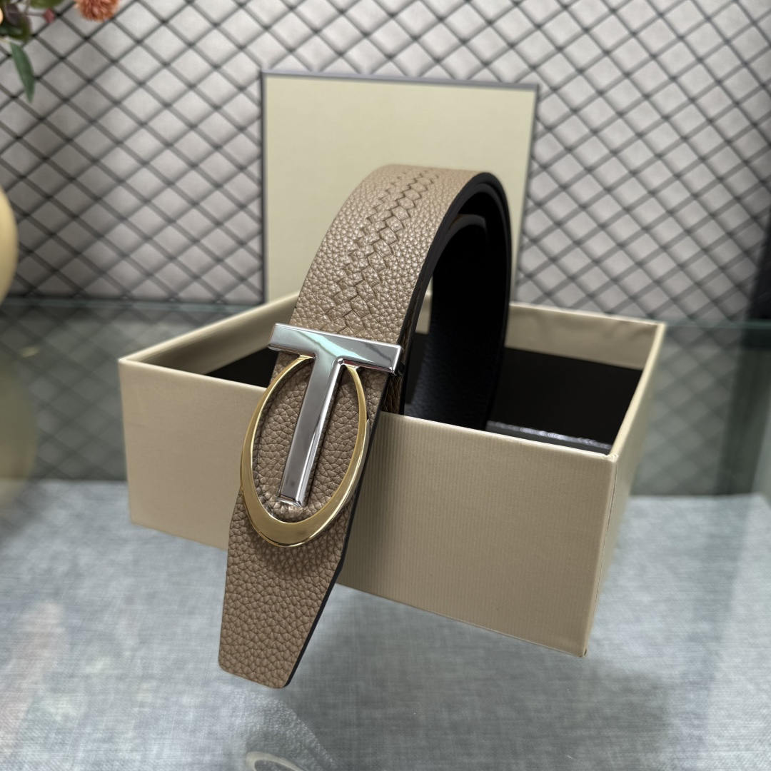 汤姆福特最新网红爆款双面头层牛皮专柜同步3.8宽新款上市了，原版牛皮，搭配铜扣，优雅，大方用的方便。谢谢