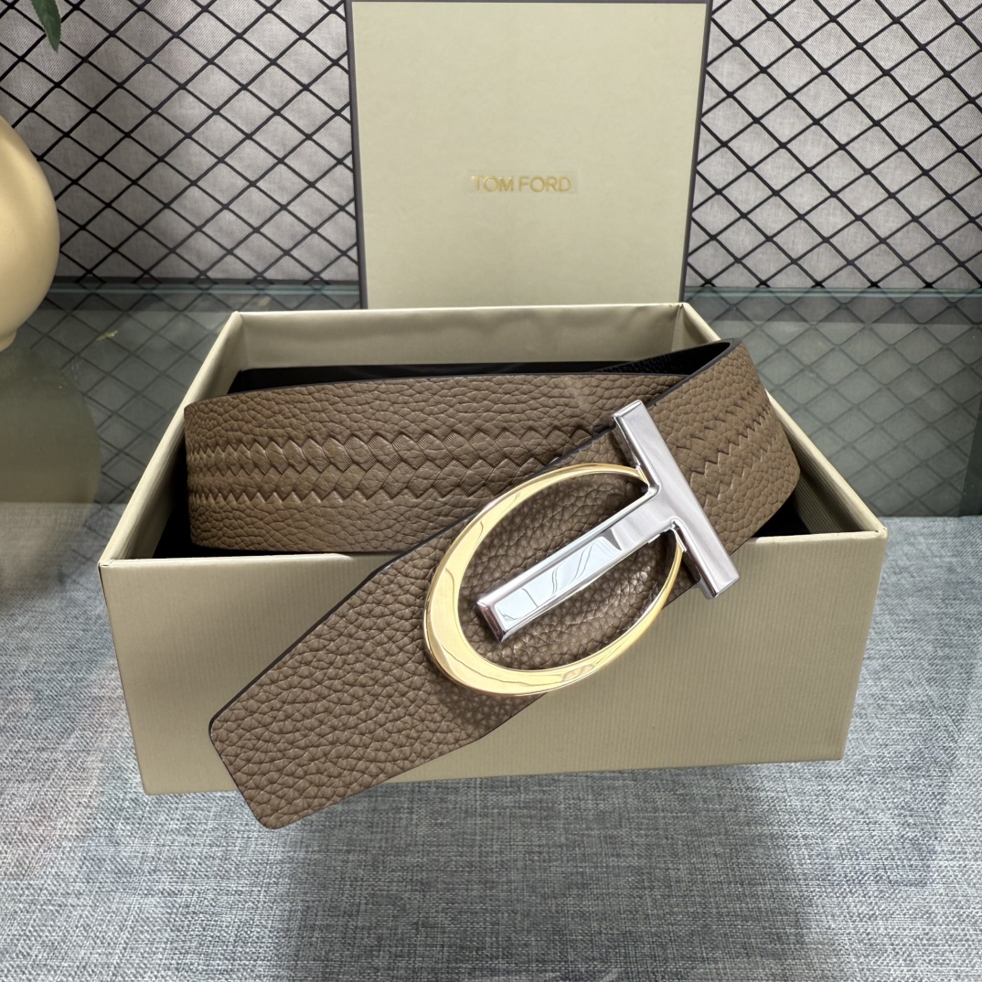 汤姆福特最新网红爆款双面头层牛皮专柜同步3.8宽新款上市了，原版牛皮，搭配铜扣，优雅，大方用的方便。谢谢