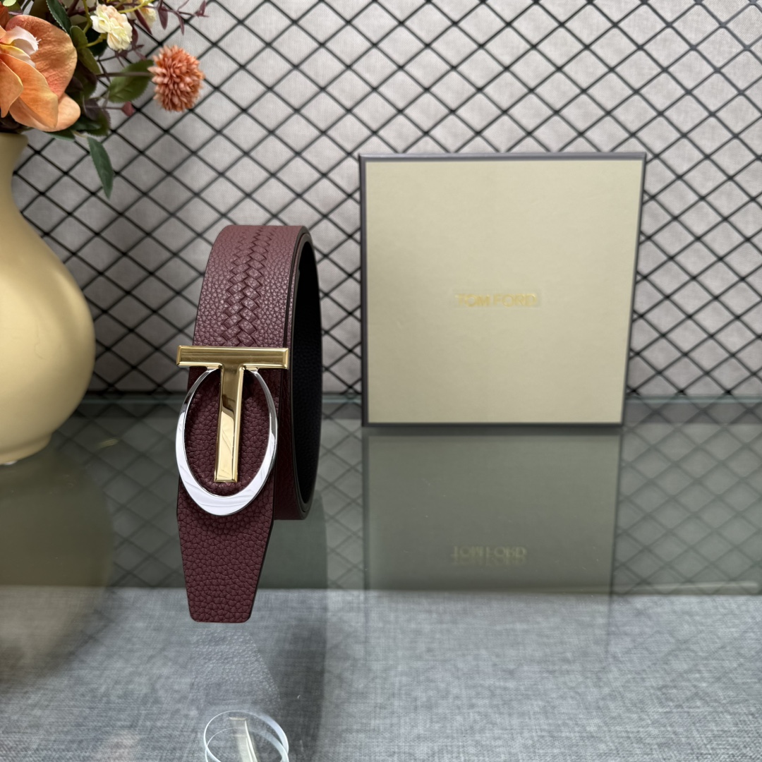 汤姆福特最新网红爆款双面头层牛皮专柜同步3.8宽新款上市了，原版牛皮，搭配铜扣，优雅，大方用的方便。谢谢