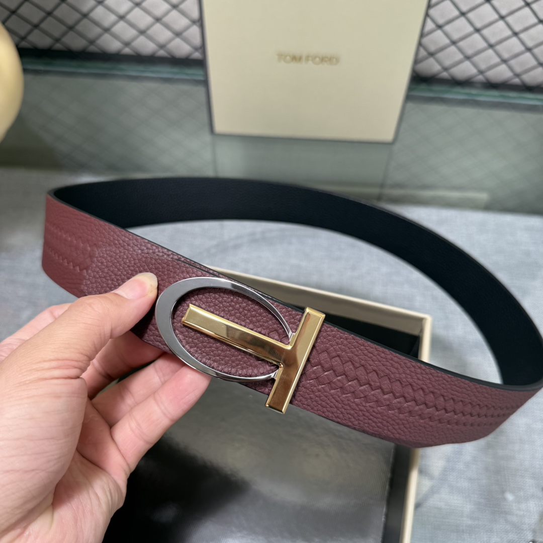 汤姆福特最新网红爆款双面头层牛皮专柜同步3.8宽新款上市了，原版牛皮，搭配铜扣，优雅，大方用的方便。谢谢