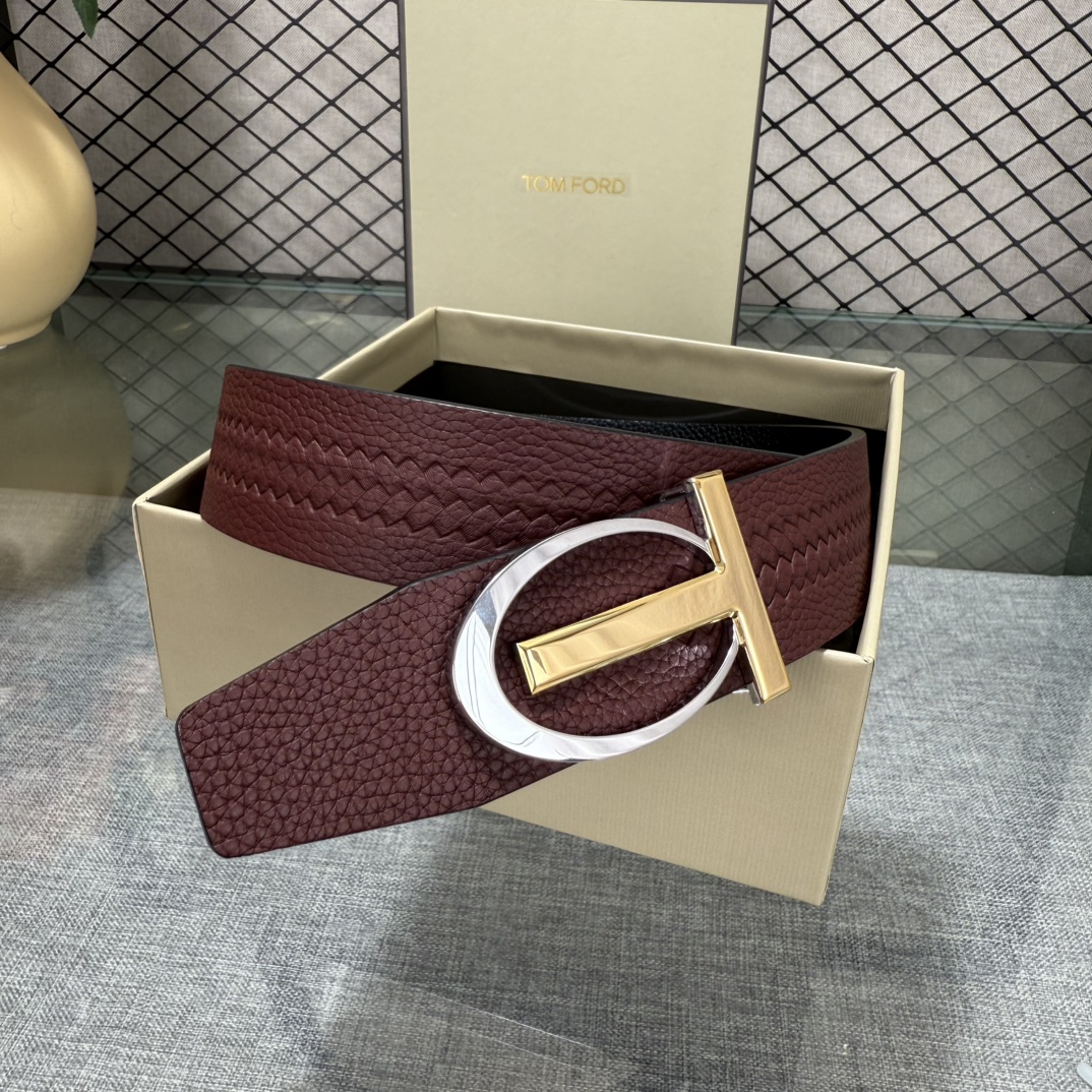 汤姆福特最新网红爆款双面头层牛皮专柜同步3.8宽新款上市了，原版牛皮，搭配铜扣，优雅，大方用的方便。谢谢