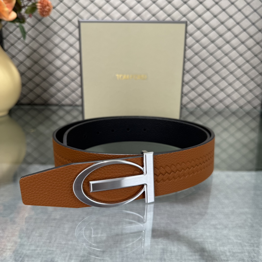 汤姆福特最新网红爆款双面头层牛皮专柜同步3.8宽新款上市了，原版牛皮，搭配铜扣，优雅，大方用的方便。谢谢