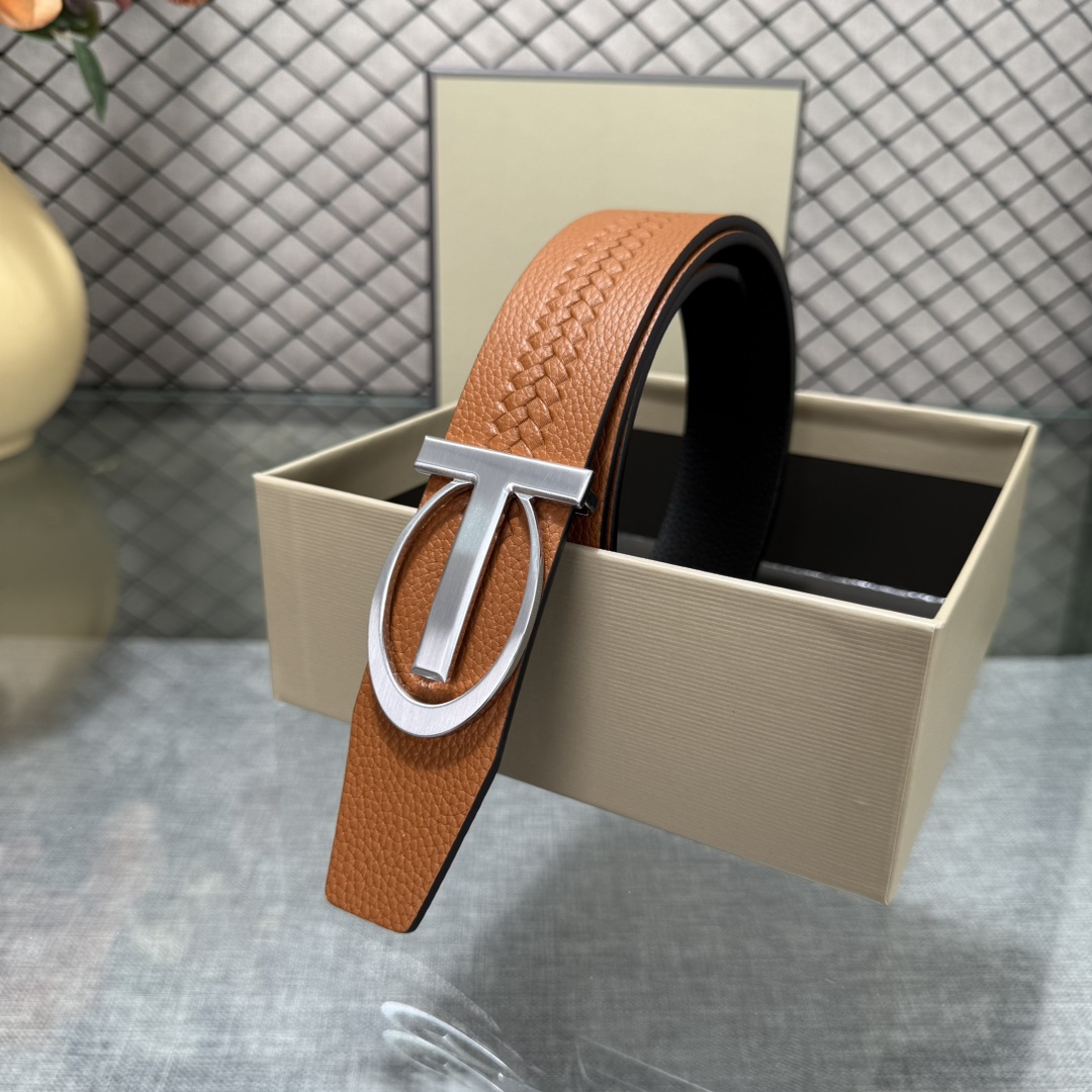 汤姆福特最新网红爆款双面头层牛皮专柜同步3.8宽新款上市了，原版牛皮，搭配铜扣，优雅，大方用的方便。谢谢