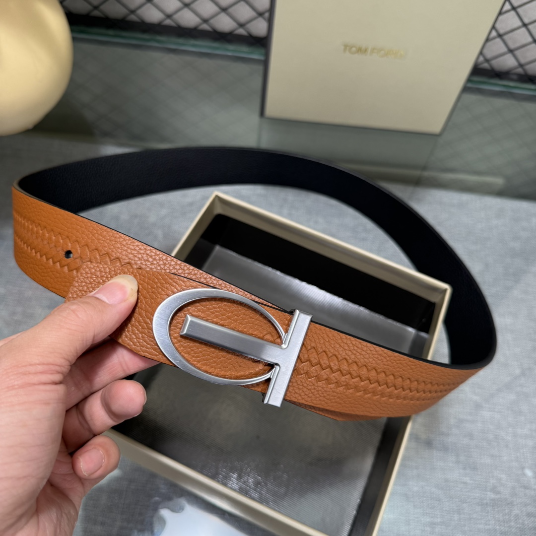 汤姆福特最新网红爆款双面头层牛皮专柜同步3.8宽新款上市了，原版牛皮，搭配铜扣，优雅，大方用的方便。谢谢