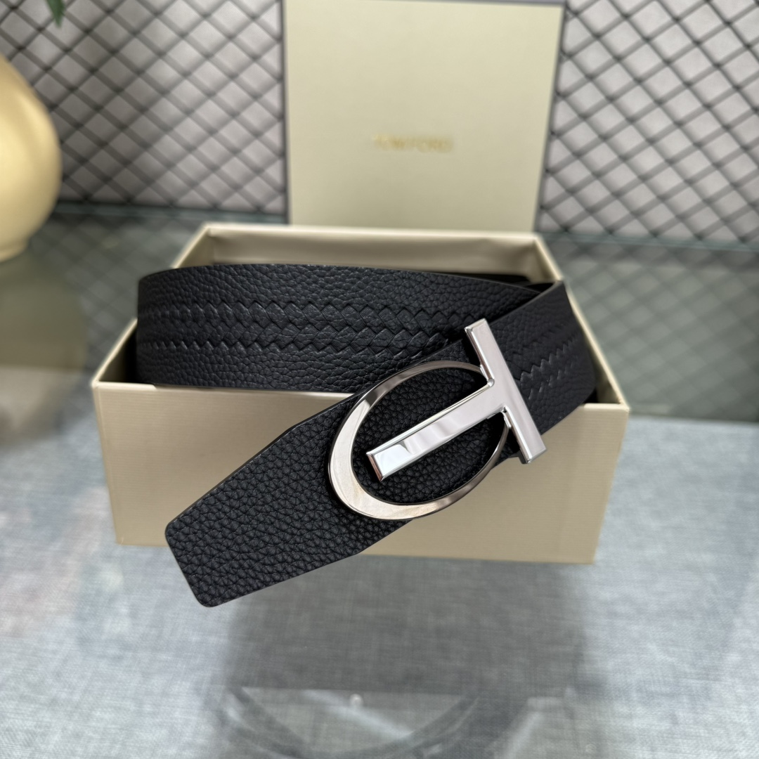 汤姆福特最新网红爆款双面头层牛皮专柜同步3.8宽新款上市了，原版牛皮，搭配铜扣，优雅，大方用的方便。谢谢