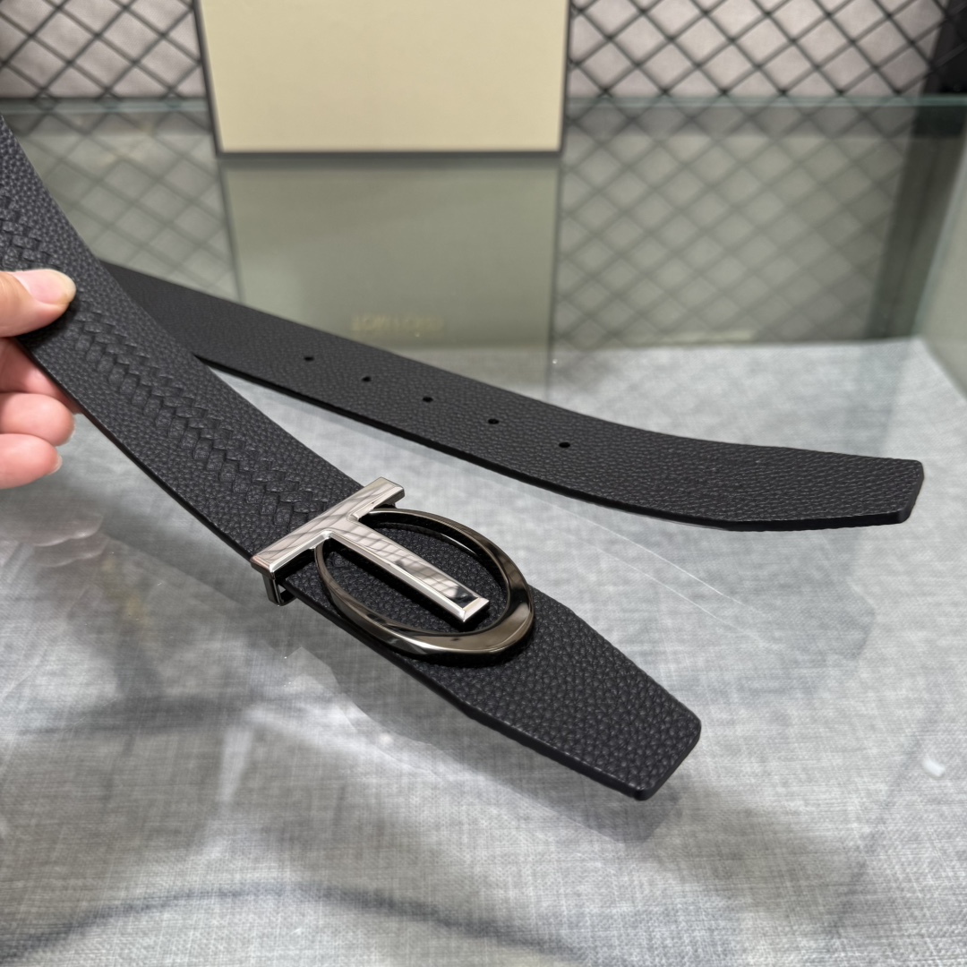 汤姆福特最新网红爆款双面头层牛皮专柜同步3.8宽新款上市了，原版牛皮，搭配铜扣，优雅，大方用的方便。谢谢