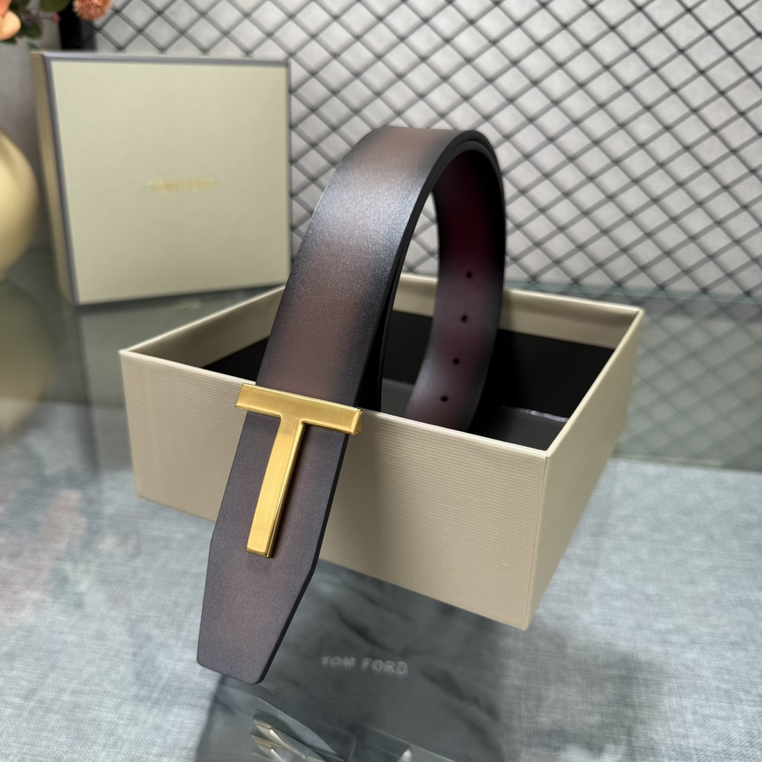 汤姆福特最新网红爆款双面头层牛皮专柜同步3.8宽新款上市了，原版牛皮，搭配铜扣，优雅，大方用的方便。谢谢