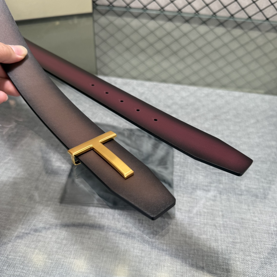 汤姆福特最新网红爆款双面头层牛皮专柜同步3.8宽新款上市了，原版牛皮，搭配铜扣，优雅，大方用的方便。谢谢