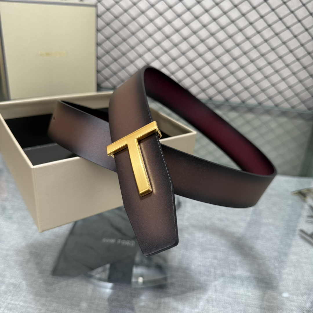 汤姆福特最新网红爆款双面头层牛皮专柜同步3.8宽新款上市了，原版牛皮，搭配铜扣，优雅，大方用的方便。谢谢