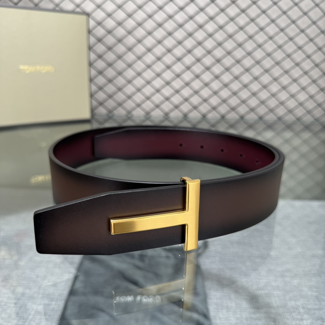 汤姆福特最新网红爆款双面头层牛皮专柜同步3.8宽新款上市了，原版牛皮，搭配铜扣，优雅，大方用的方便。谢谢