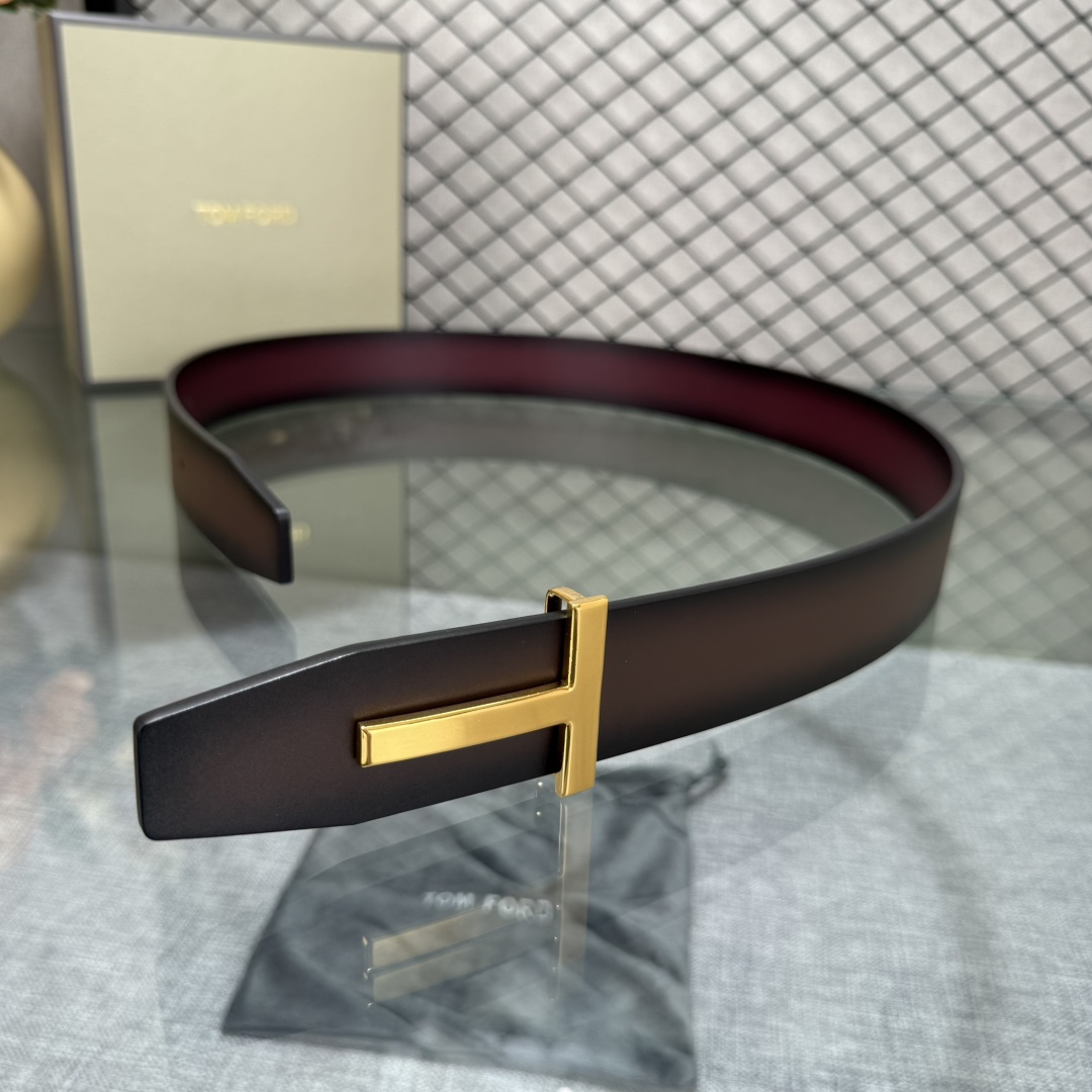汤姆福特最新网红爆款双面头层牛皮专柜同步3.8宽新款上市了，原版牛皮，搭配铜扣，优雅，大方用的方便。谢谢