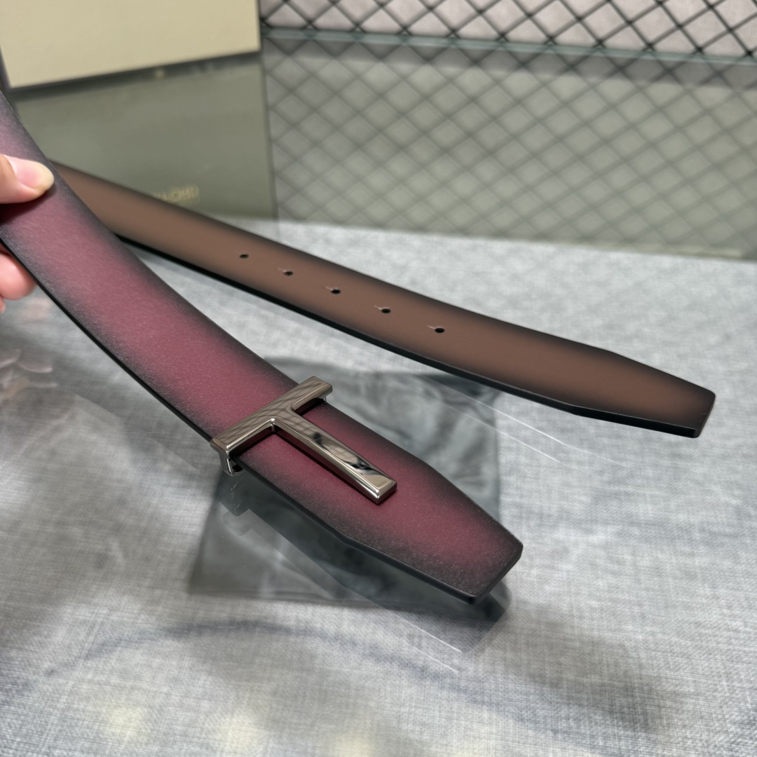 汤姆福特最新网红爆款双面头层牛皮专柜同步3.8宽新款上市了，原版牛皮，搭配铜扣，优雅，大方用的方便。谢谢