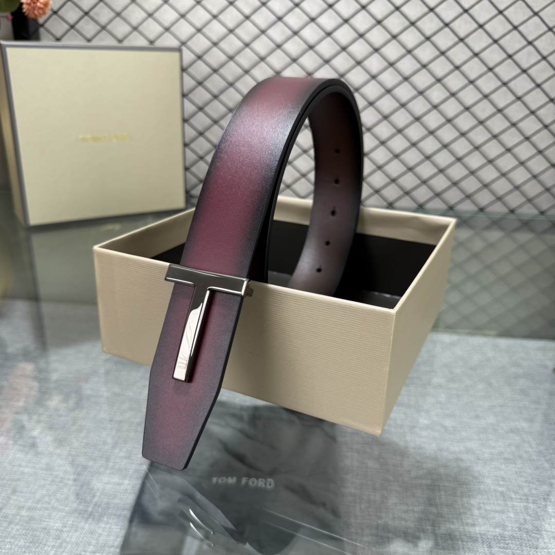 汤姆福特最新网红爆款双面头层牛皮专柜同步3.8宽新款上市了，原版牛皮，搭配铜扣，优雅，大方用的方便。谢谢