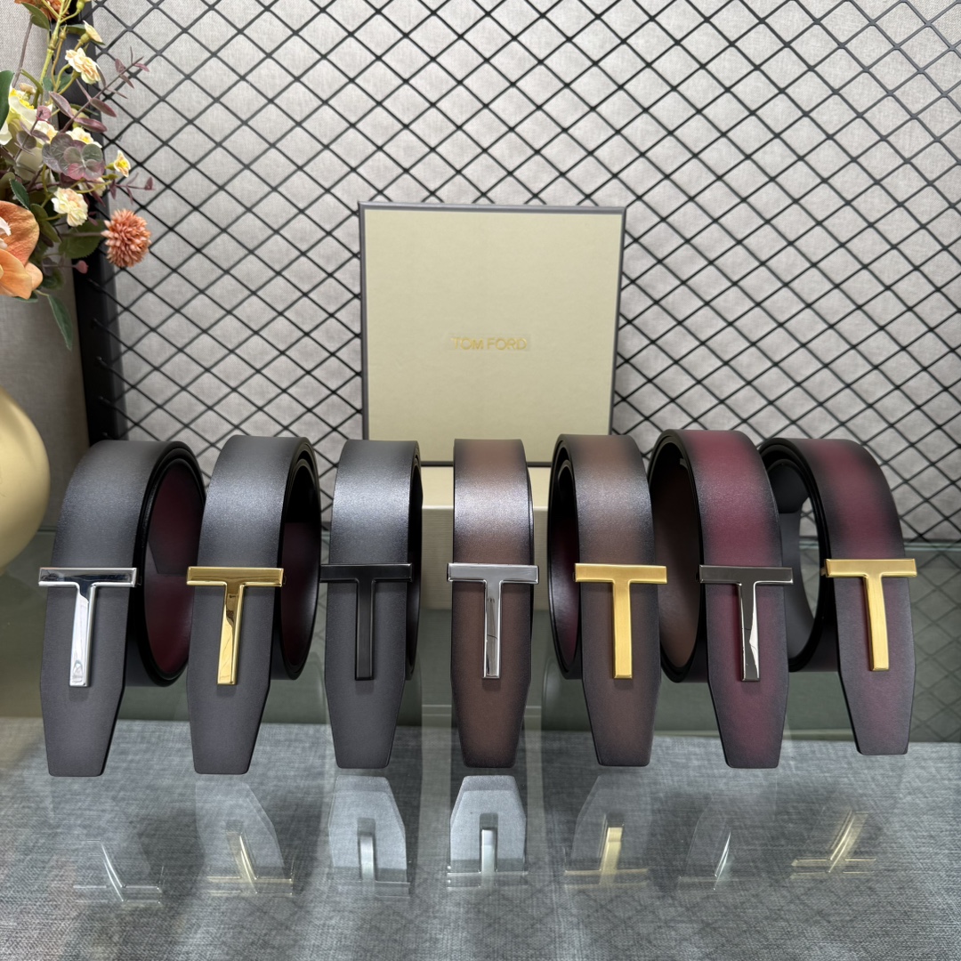 汤姆福特最新网红爆款双面头层牛皮专柜同步3.8宽新款上市了，原版牛皮，搭配铜扣，优雅，大方用的方便。谢谢