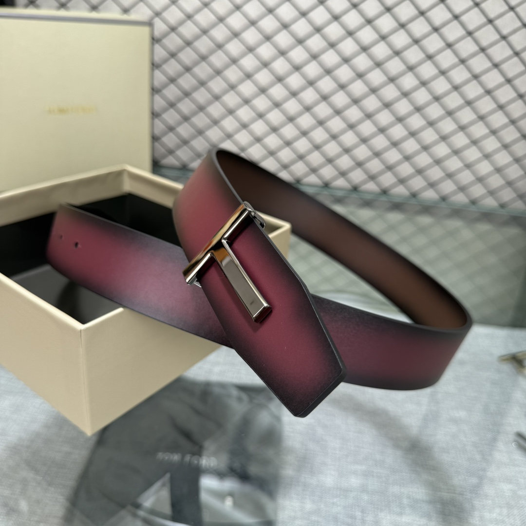 汤姆福特最新网红爆款双面头层牛皮专柜同步3.8宽新款上市了，原版牛皮，搭配铜扣，优雅，大方用的方便。谢谢
