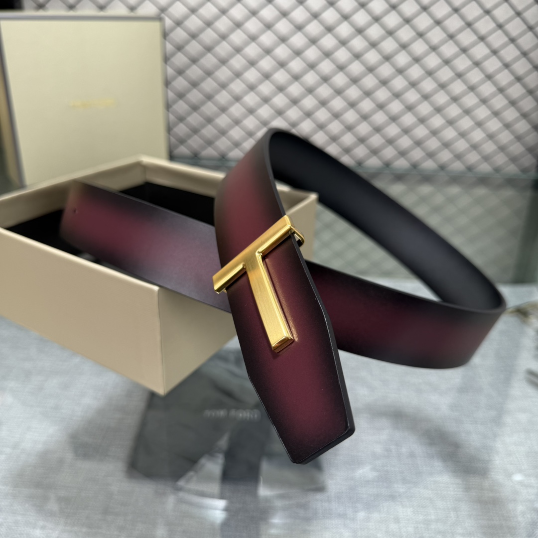 汤姆福特最新网红爆款双面头层牛皮专柜同步3.8宽新款上市了，原版牛皮，搭配铜扣，优雅，大方用的方便。谢谢