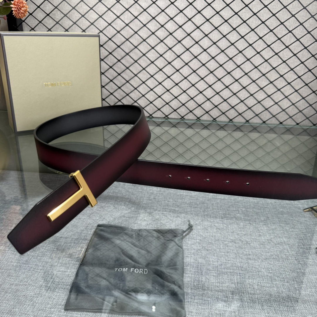 汤姆福特最新网红爆款双面头层牛皮专柜同步3.8宽新款上市了，原版牛皮，搭配铜扣，优雅，大方用的方便。谢谢