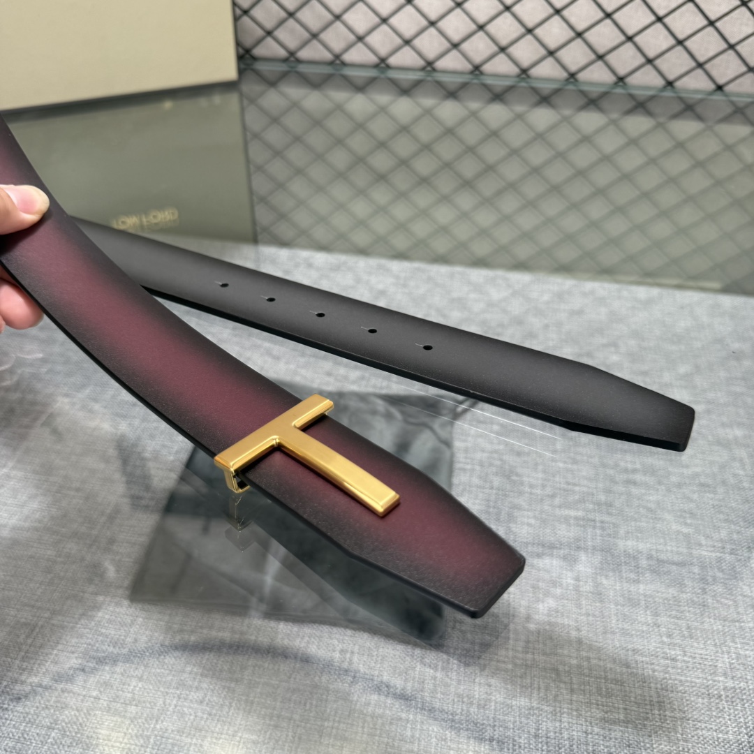 汤姆福特最新网红爆款双面头层牛皮专柜同步3.8宽新款上市了，原版牛皮，搭配铜扣，优雅，大方用的方便。谢谢