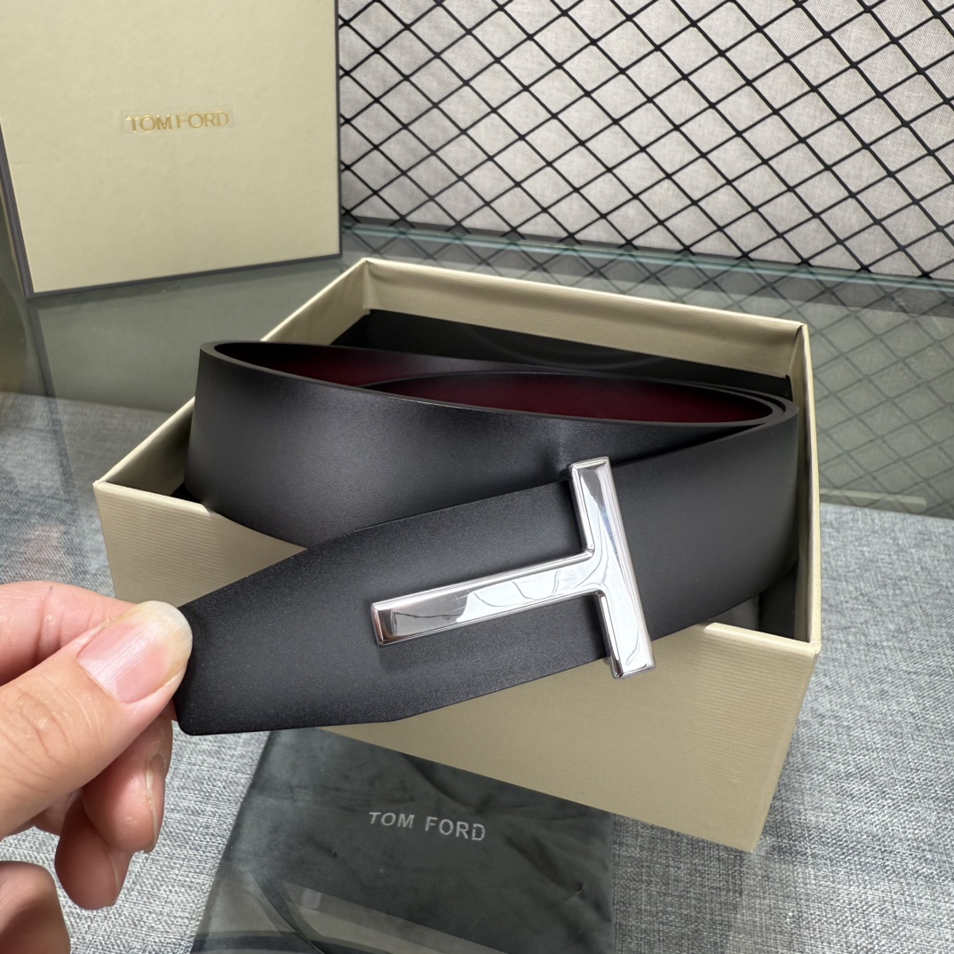 汤姆福特最新网红爆款双面头层牛皮专柜同步3.8宽新款上市了，原版牛皮，搭配铜扣，优雅，大方用的方便。谢谢