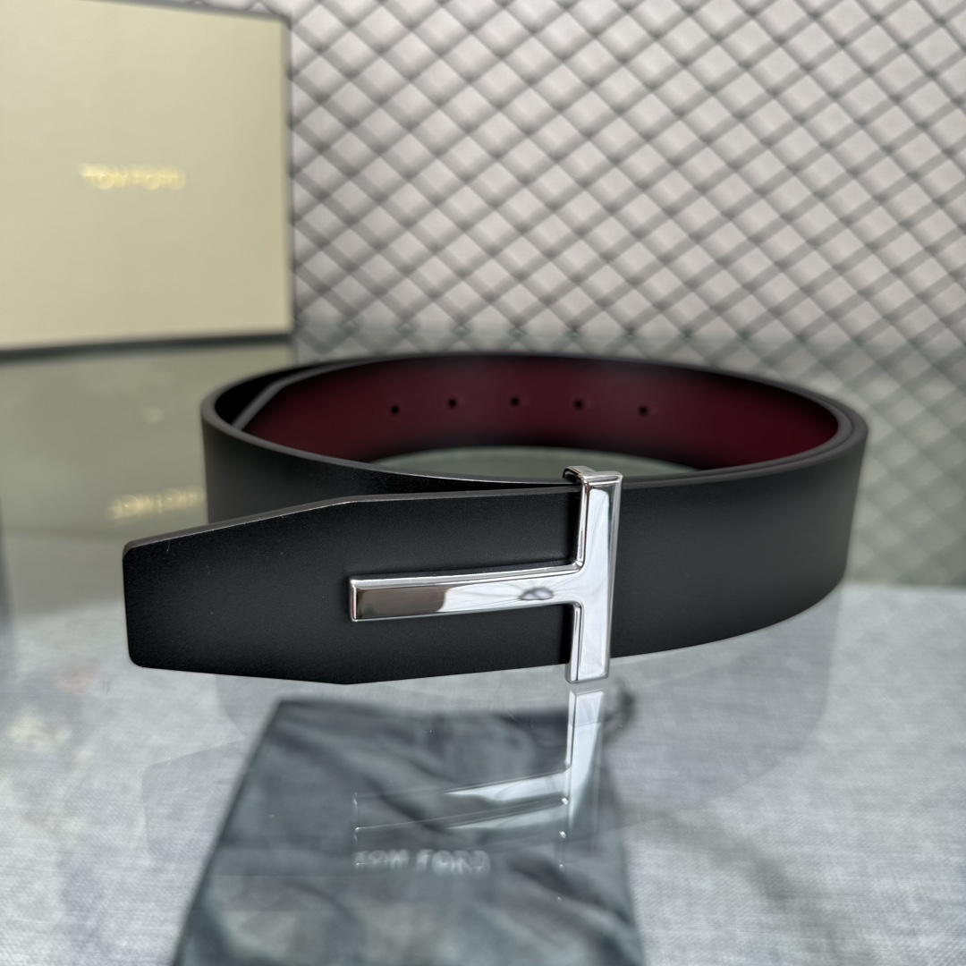 汤姆福特最新网红爆款双面头层牛皮专柜同步3.8宽新款上市了，原版牛皮，搭配铜扣，优雅，大方用的方便。谢谢