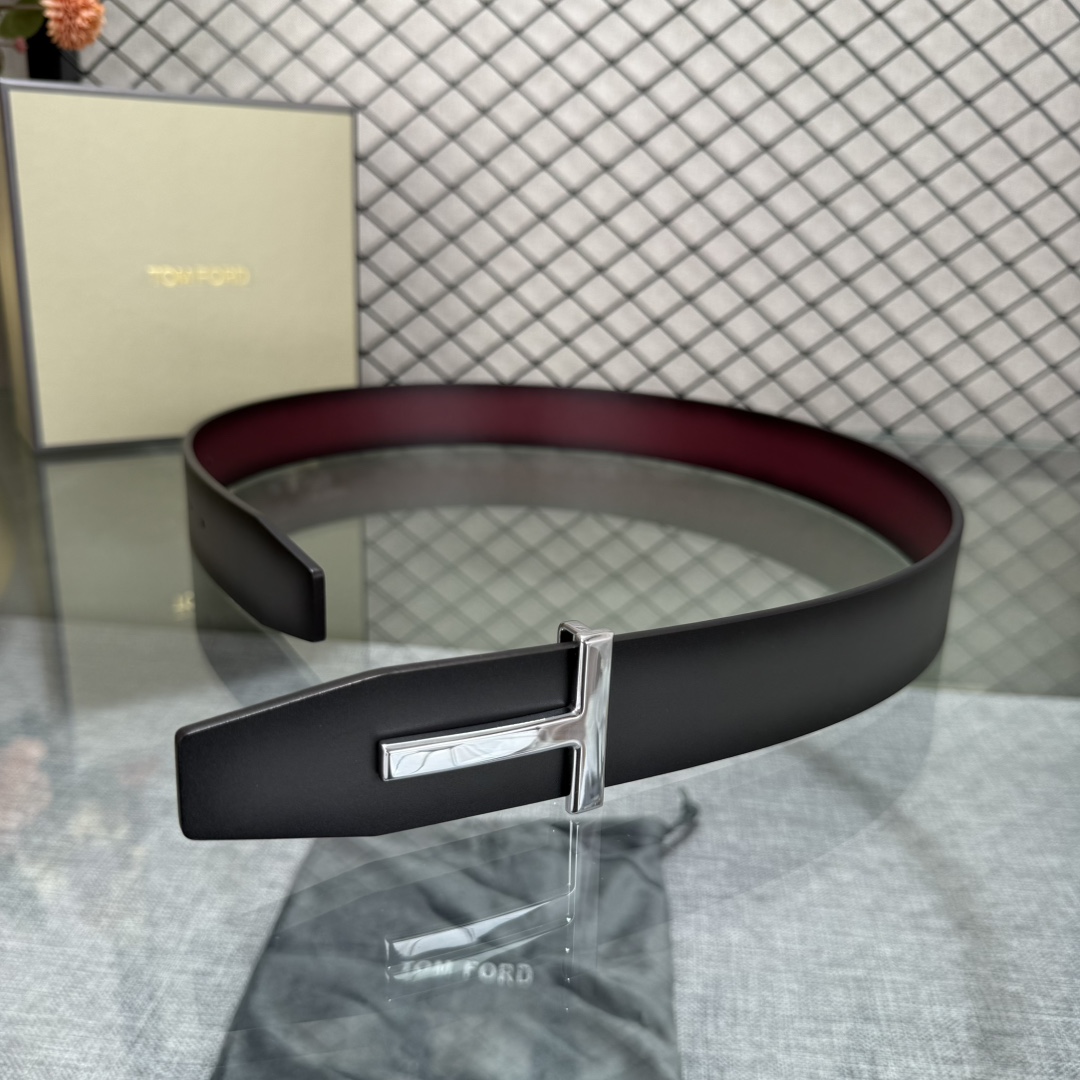 汤姆福特最新网红爆款双面头层牛皮专柜同步3.8宽新款上市了，原版牛皮，搭配铜扣，优雅，大方用的方便。谢谢