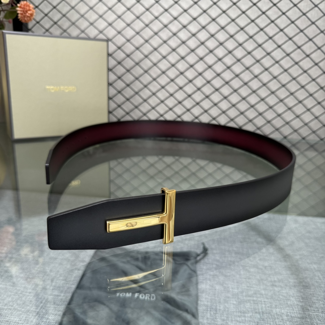 汤姆福特最新网红爆款双面头层牛皮专柜同步3.8宽新款上市了，原版牛皮，搭配铜扣，优雅，大方用的方便。谢谢