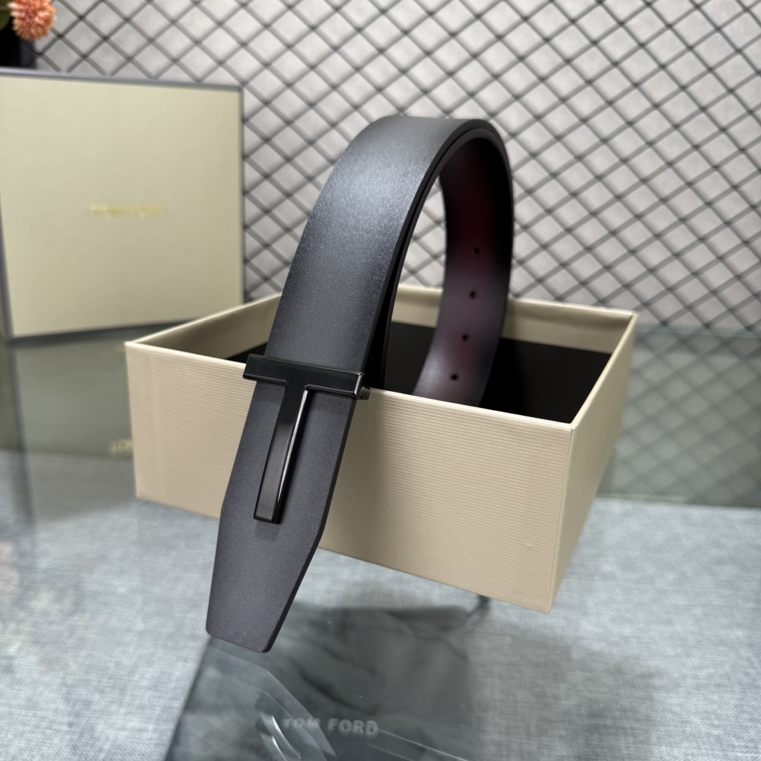 汤姆福特最新网红爆款双面头层牛皮专柜同步3.8宽新款上市了，原版牛皮，搭配铜扣，优雅，大方用的方便。谢谢