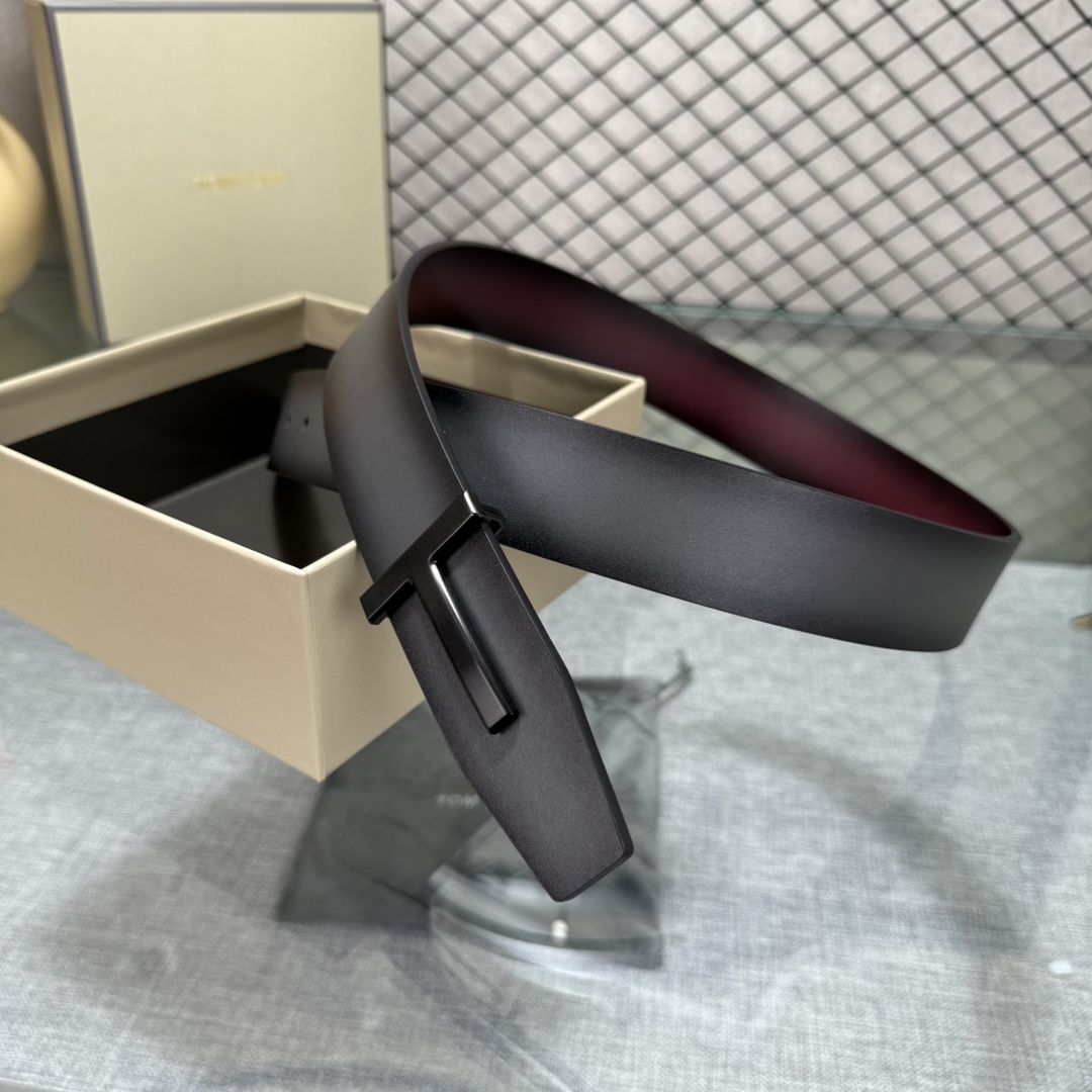 汤姆福特最新网红爆款双面头层牛皮专柜同步3.8宽新款上市了，原版牛皮，搭配铜扣，优雅，大方用的方便。谢谢