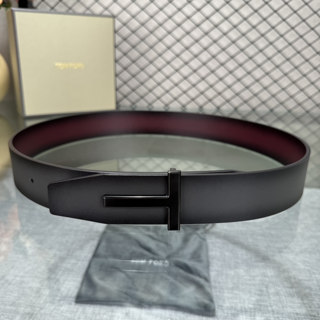 汤姆福特最新网红爆款双面头层牛皮专柜同步3.8宽新款上市了，原版牛皮，搭配铜扣，优雅，大方用的方便。谢谢