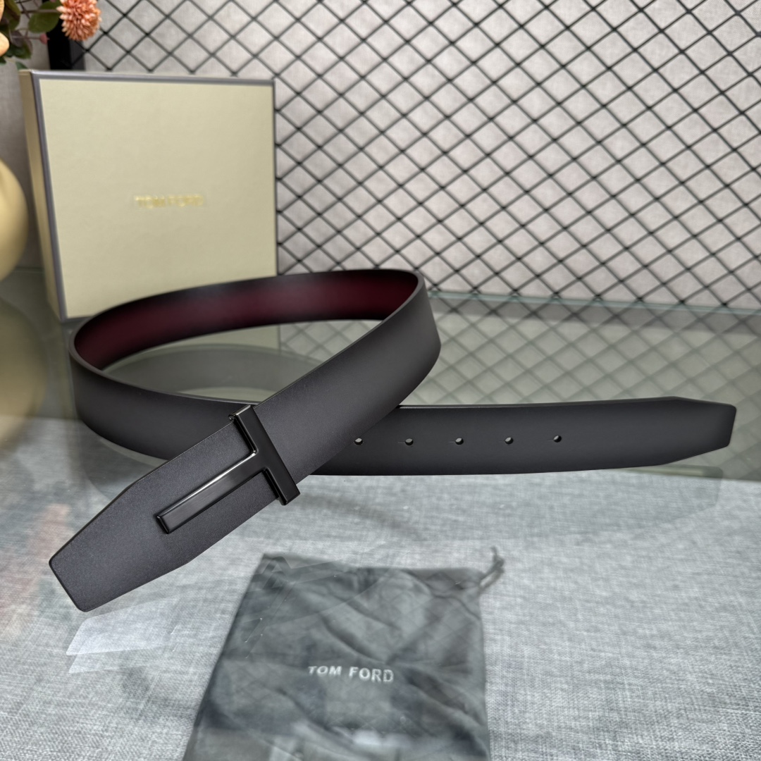 汤姆福特最新网红爆款双面头层牛皮专柜同步3.8宽新款上市了，原版牛皮，搭配铜扣，优雅，大方用的方便。谢谢