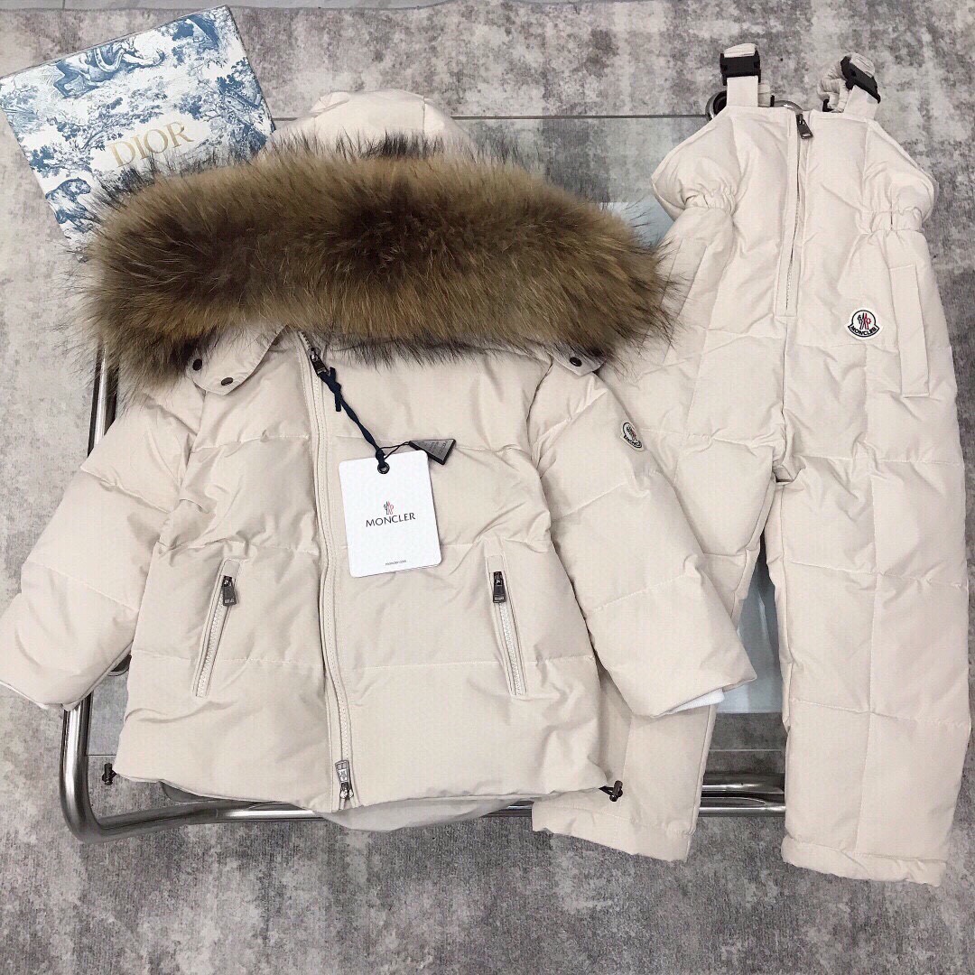 NO:578864,[Delivery in 5-7 days] The latest official model of the set of Mongolian Mouth MONCLER counters is available at the same time!  Made of white goose down filling [fur collar and hat are removable] Size: 0-2-4-6-8-10-12 Suitable cm: 90----130-140-150 [CM wear] Shipping cycle 5-7 days [Note on customized down jackets, confirm the size and place the order without refund or exchange], clothes, Moncler, down jacket, hats,19860909【5-7天发】  套装 蒙口 MONCLER专柜官方最新款同步上市！采用白鹅绒填充物【毛领帽子均可拆卸】尺码:0-2-4-6-8-10-12 适cm:90----130-140-150【CM穿】出货周期5-7天【注羽绒服定制款 确定好尺码下单不退不换】,衣服,Moncler,down jacket,hats,,Children's