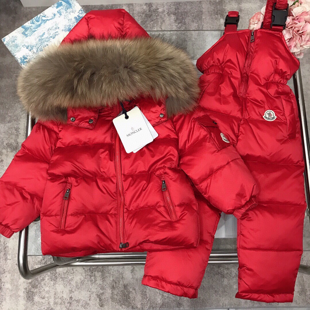 NO:578870,[Ready stock] Suit with oversized fur collar. Really like it. Recommended model Moncler. Children's down jacket is exclusively customized. Exclusive first release of natural oversized real raccoon dog fur collar. Made of imported top-grade 95 white goose down. 5 feather fillings. 3 complete standards.  Size 0-2-4-6-8-10-12 Suitable for height 90----130-140-150CM [High-end customized models are non-refundable and non-exchangeable. Order ready-made European sizes. Just place an order according to your actual height, no need to be too big], clothes, Moncler, down jacket,19860909【现货发】 套装 超大毛领 实物真心赞 推荐款 moncler 蒙口 儿童羽绒服独家订制 独家首发天然超大真实貉子毛领 采用进口顶级95白鹅绒 5羽毛填充物 3标齐全  码数0-2-4-6-8-10-12适身高90----130-140-150CM穿【高端定制款不退不换下单现做款尺码欧码 按照实际身高下单即可,无需贪大噢】,衣服,Moncler,down jacket,,Children's