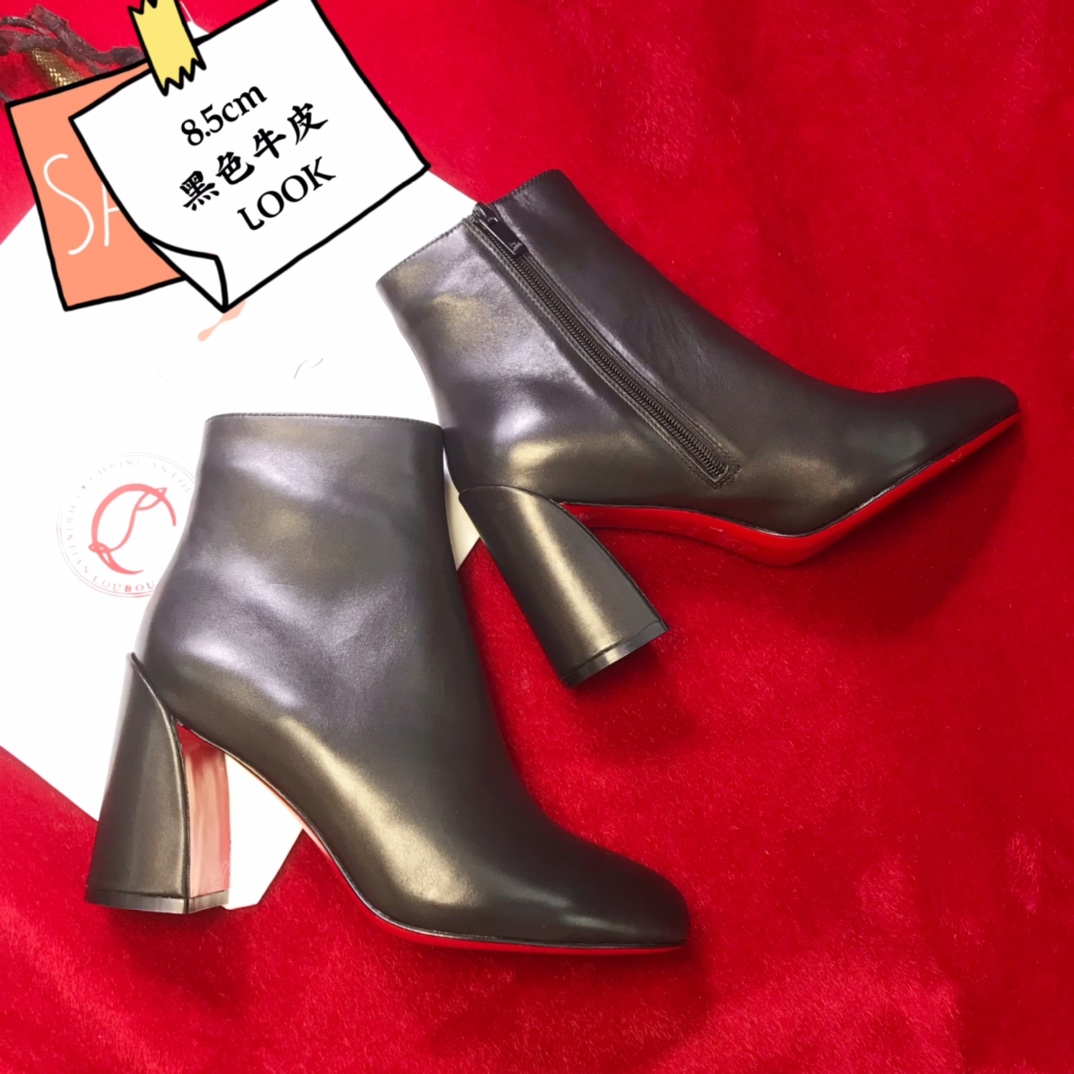 NO:541505,High-end customized autumn and winter boot series!  H8.5Cm, size 35-42. Private mold trademark zipper, 319-15. Black cowhide. Official website synchronization. One foot and one piece of leather. Standard European code. Official website picture Reference:319-15 Color:black Material:cowhalf Lining:goat leather Heel height:10Cm Sole:leather sole Size:EUR 35-42 (US 4-11):,,christian louboutin,boots,cowhide19860909高端订制 秋冬靴系列！ H8.5Cm,尺码35-42码.私模商标拉链,319-15.黑色牛皮.官网同步.一只脚一块皮 标准欧码 官网图 Reference:319-15 Color:black Material:cowhalf Lining:goat leather Heel heigh:10Cm Sole:leather sole Size:EUR 35－42（US 4一11) :,,christian louboutin,boots,cowhide,Women's Shoes