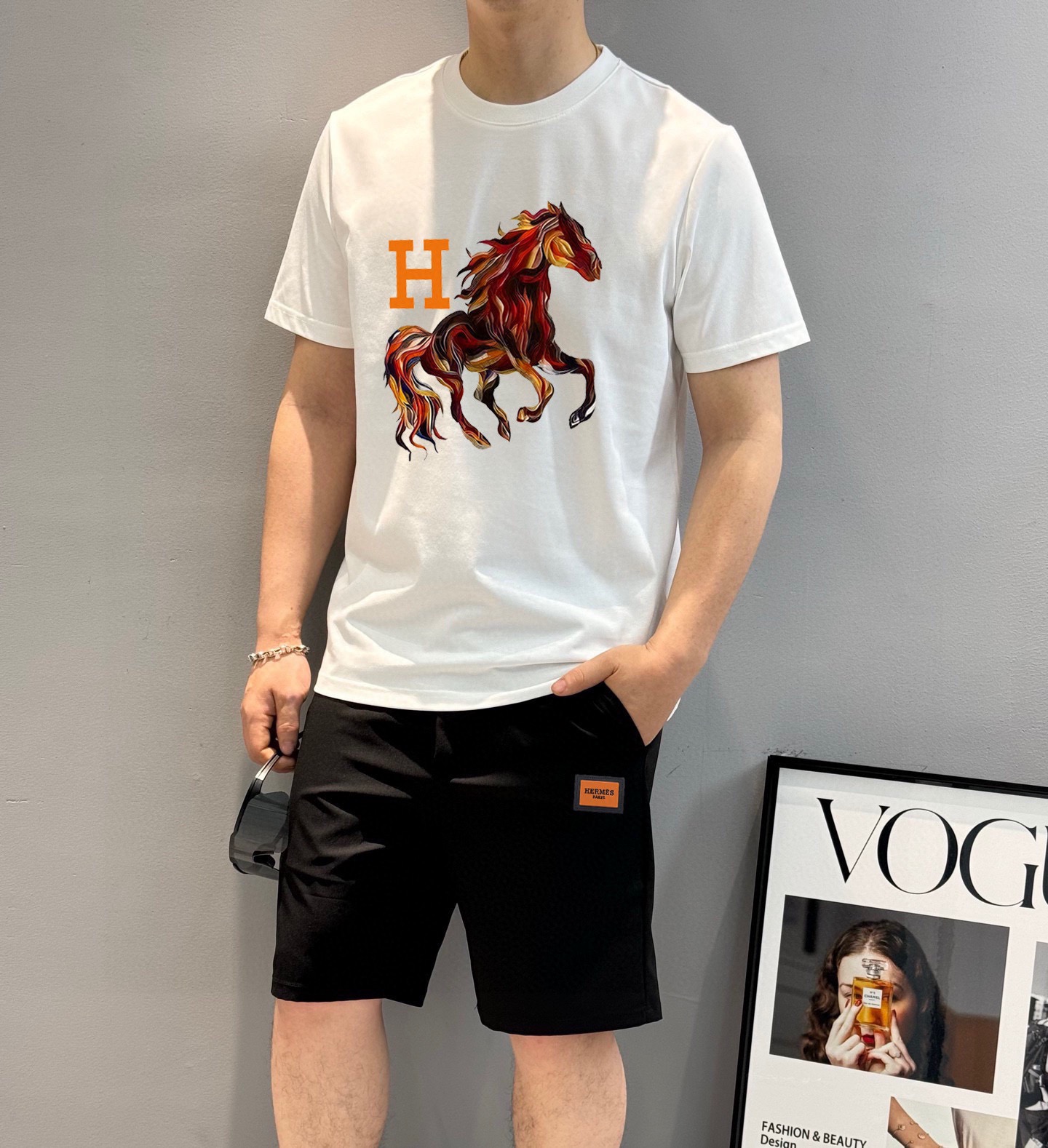 Hermès 品牌【HERMES 爱马仕】 2025新款男士短袖短裤套装 销售 市面高端版本 手感细腻柔软 让你穿着更加舒适 立体裁剪版型超赞 尺码:M-5XL下单请报身高体重