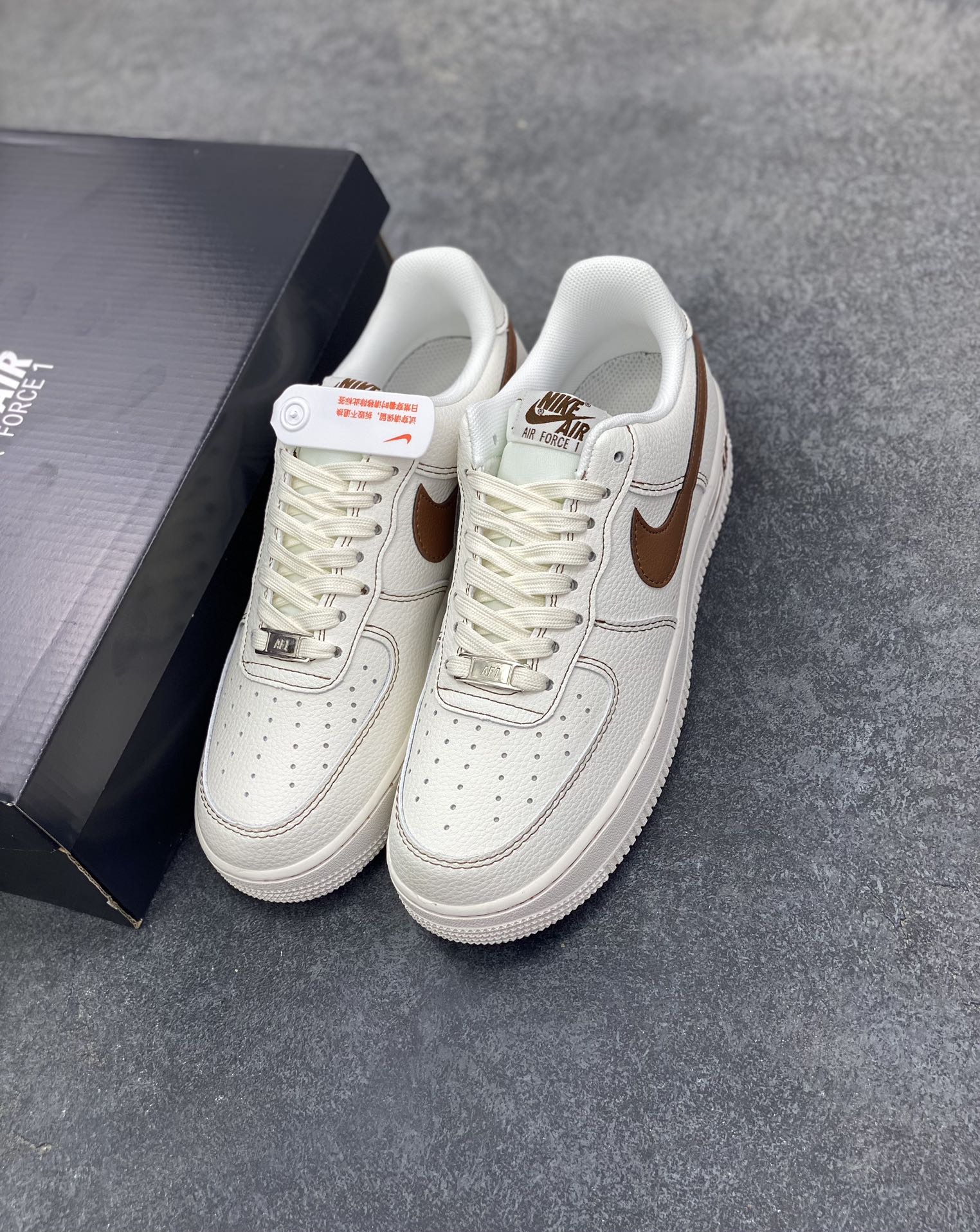 图片[8]-Nike Air Force 1 Low 白黄 原楦头原纸板 打造纯正空军版型 专注外贸渠道 全掌内置蜂窝气垫 原盒配件 原厂中底钢印、拉帮完美 货号：HQ2037-101 尺码：36 36.5 37.5 38 38.5 39 40 40.5 41 42 42.5 43 44 44.5 45-选品中心