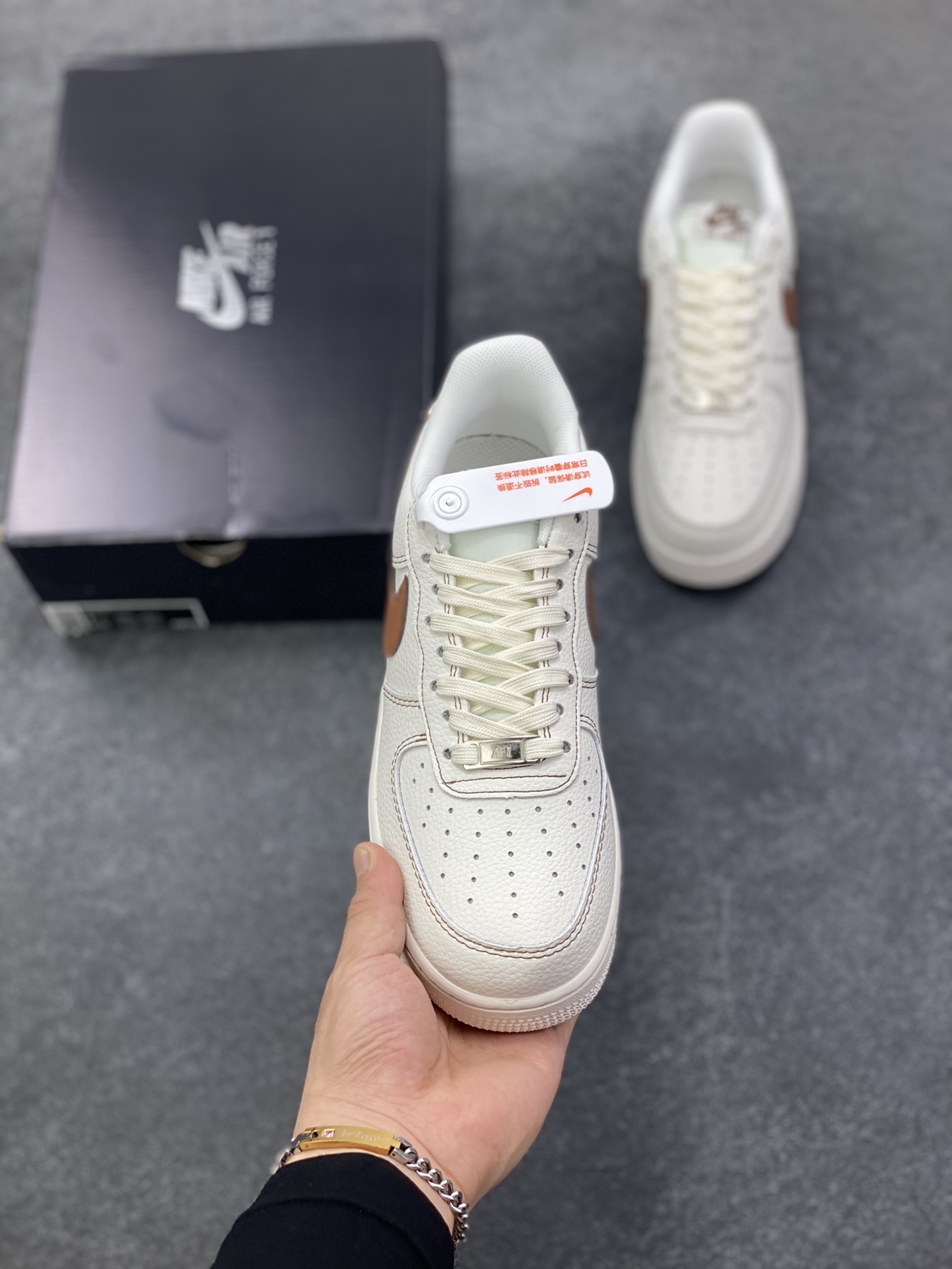 图片[2]-Nike Air Force 1 Low 白黄 原楦头原纸板 打造纯正空军版型 专注外贸渠道 全掌内置蜂窝气垫 原盒配件 原厂中底钢印、拉帮完美 货号：HQ2037-101 尺码：36 36.5 37.5 38 38.5 39 40 40.5 41 42 42.5 43 44 44.5 45-选品中心