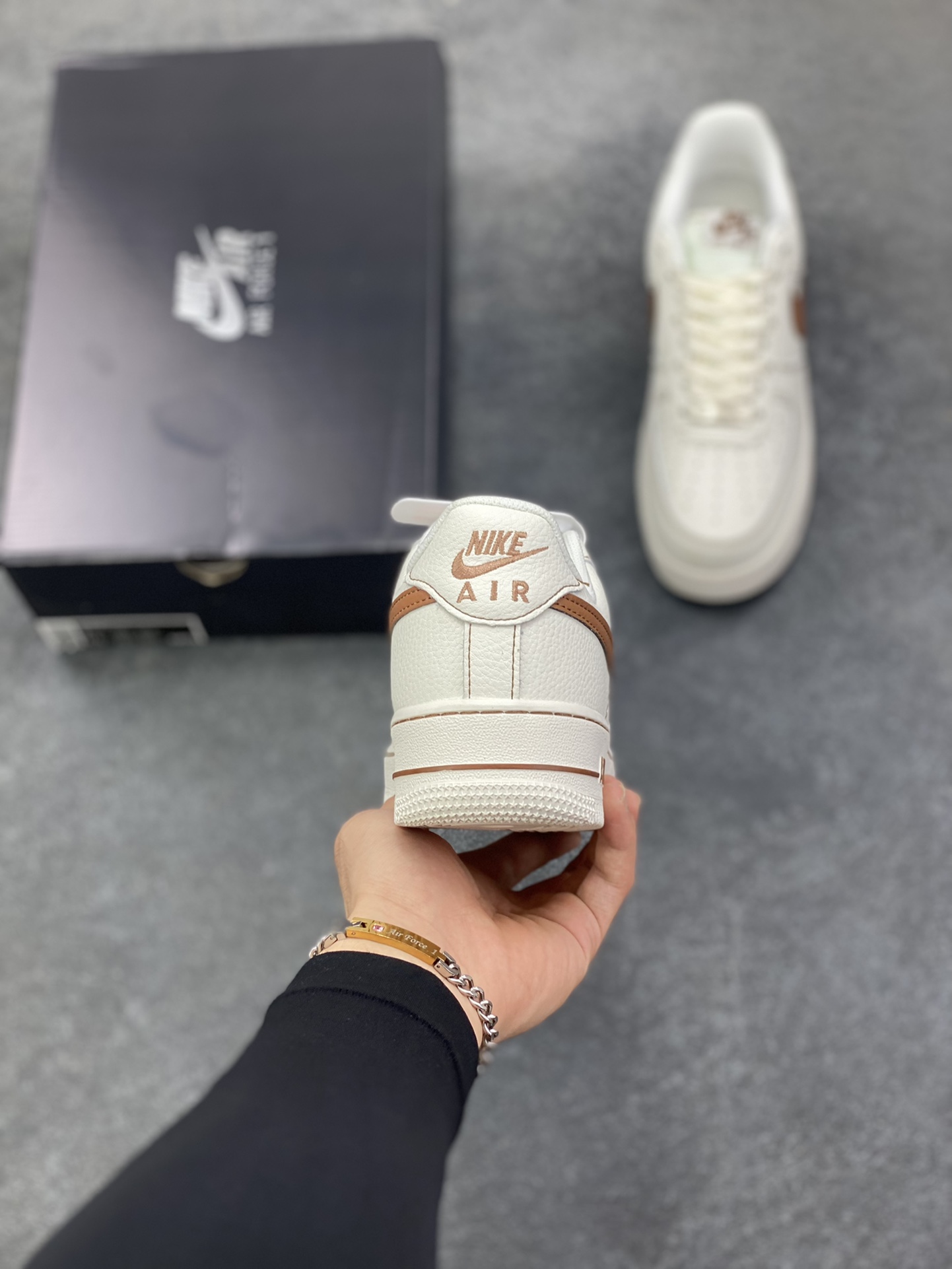 图片[4]-Nike Air Force 1 Low 白黄 原楦头原纸板 打造纯正空军版型 专注外贸渠道 全掌内置蜂窝气垫 原盒配件 原厂中底钢印、拉帮完美 货号：HQ2037-101 尺码：36 36.5 37.5 38 38.5 39 40 40.5 41 42 42.5 43 44 44.5 45-选品中心