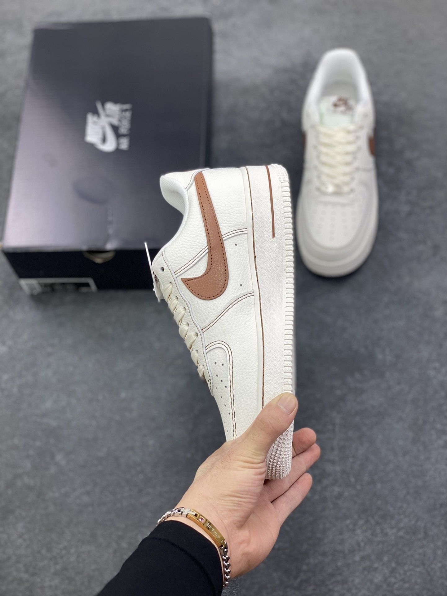 图片[3]-Nike Air Force 1 Low 白黄 原楦头原纸板 打造纯正空军版型 专注外贸渠道 全掌内置蜂窝气垫 原盒配件 原厂中底钢印、拉帮完美 货号：HQ2037-101 尺码：36 36.5 37.5 38 38.5 39 40 40.5 41 42 42.5 43 44 44.5 45-选品中心